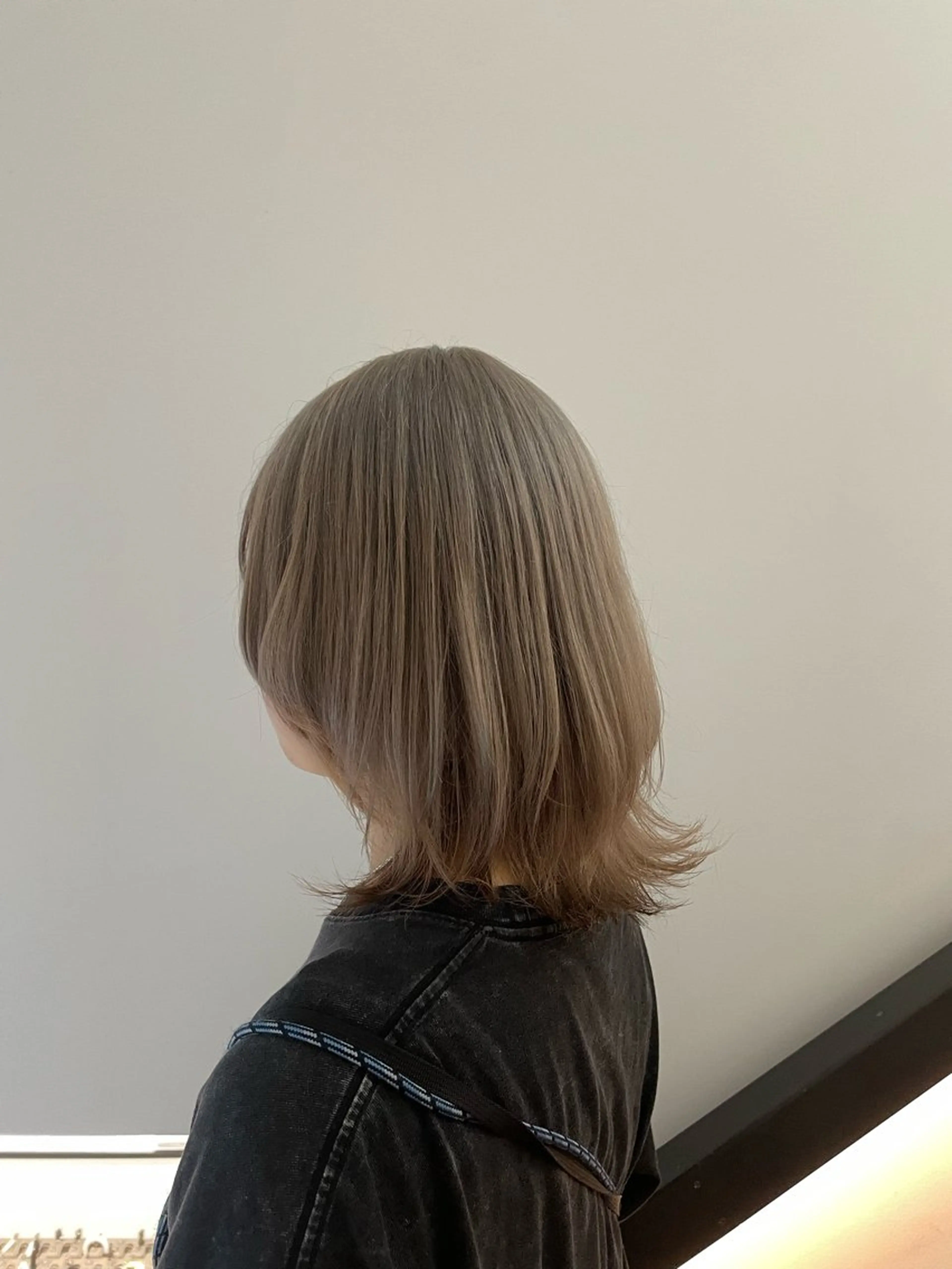 ミディアム カラー ヘアカラー 🌟暖色系ハイトーン 🌟AIのヘアスタイル