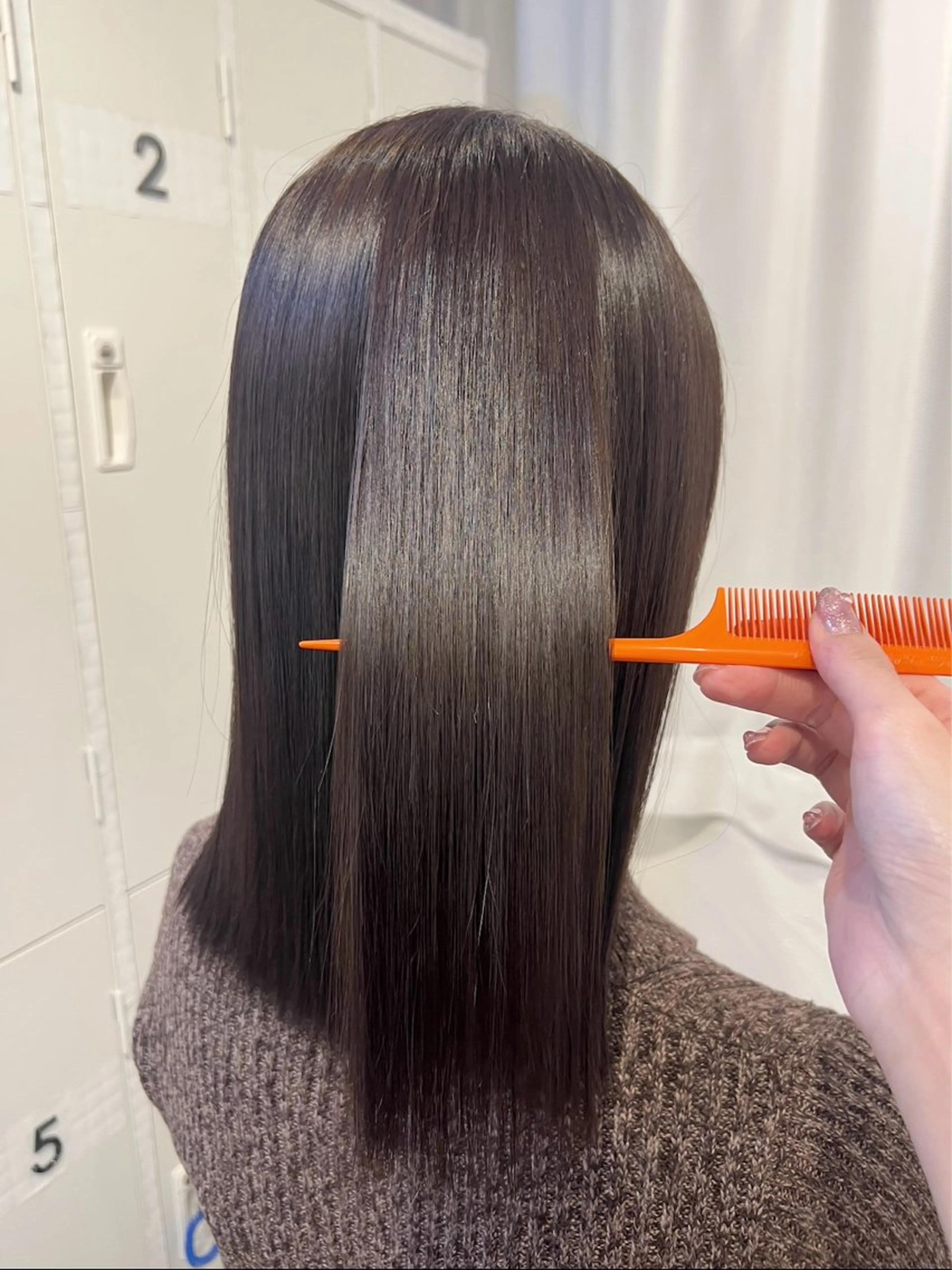 セミロング カラー デザインカラー イヤリングカラー ボブ 顔周りカット 髪質改善 カット ヘアカラー 縮毛矯正 KANA/ボブ/ インナーカラー/艶髪のヘアスタイル