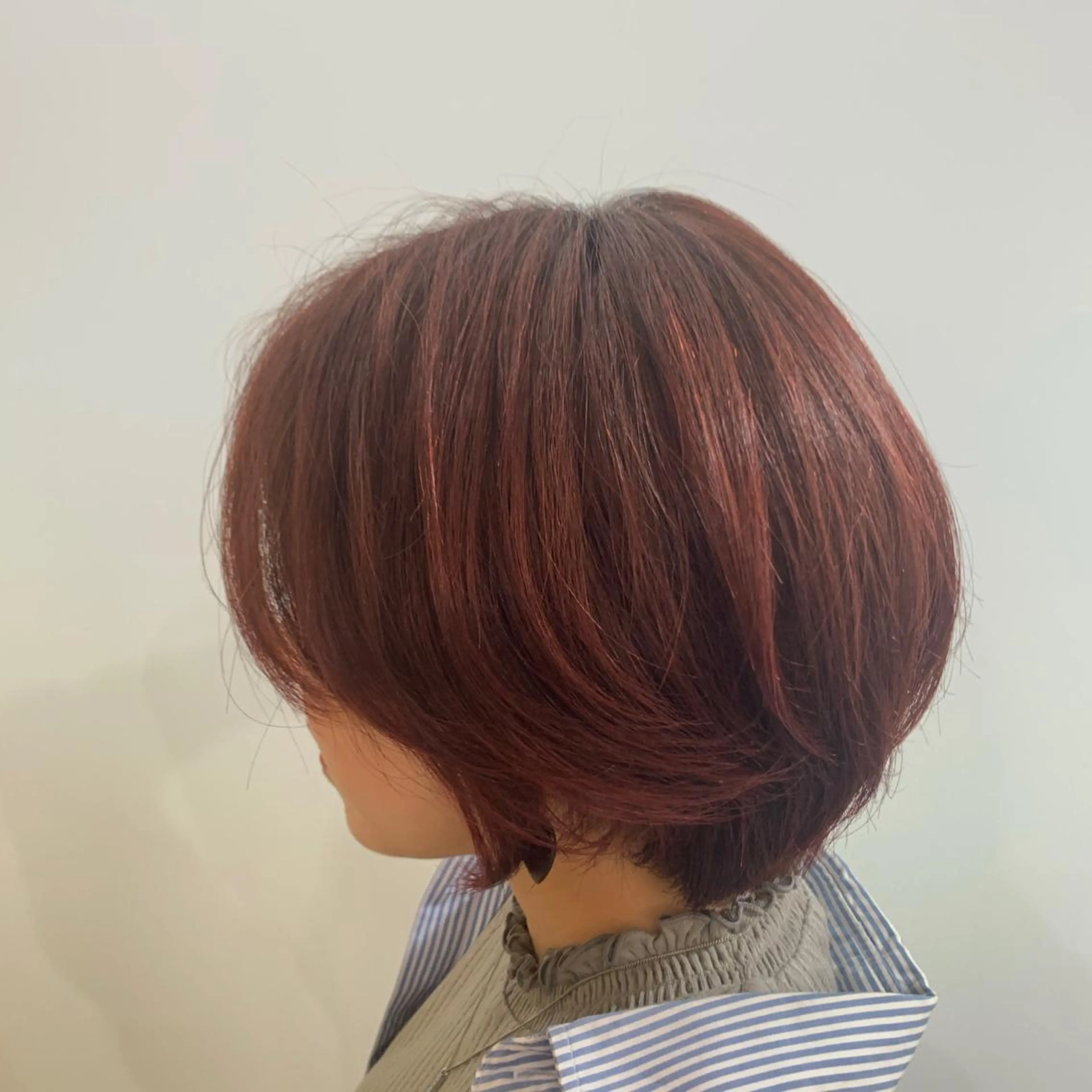 ショート カラー ピンクカラー 切りっぱなしボブ ソノキユウカのヘアスタイル