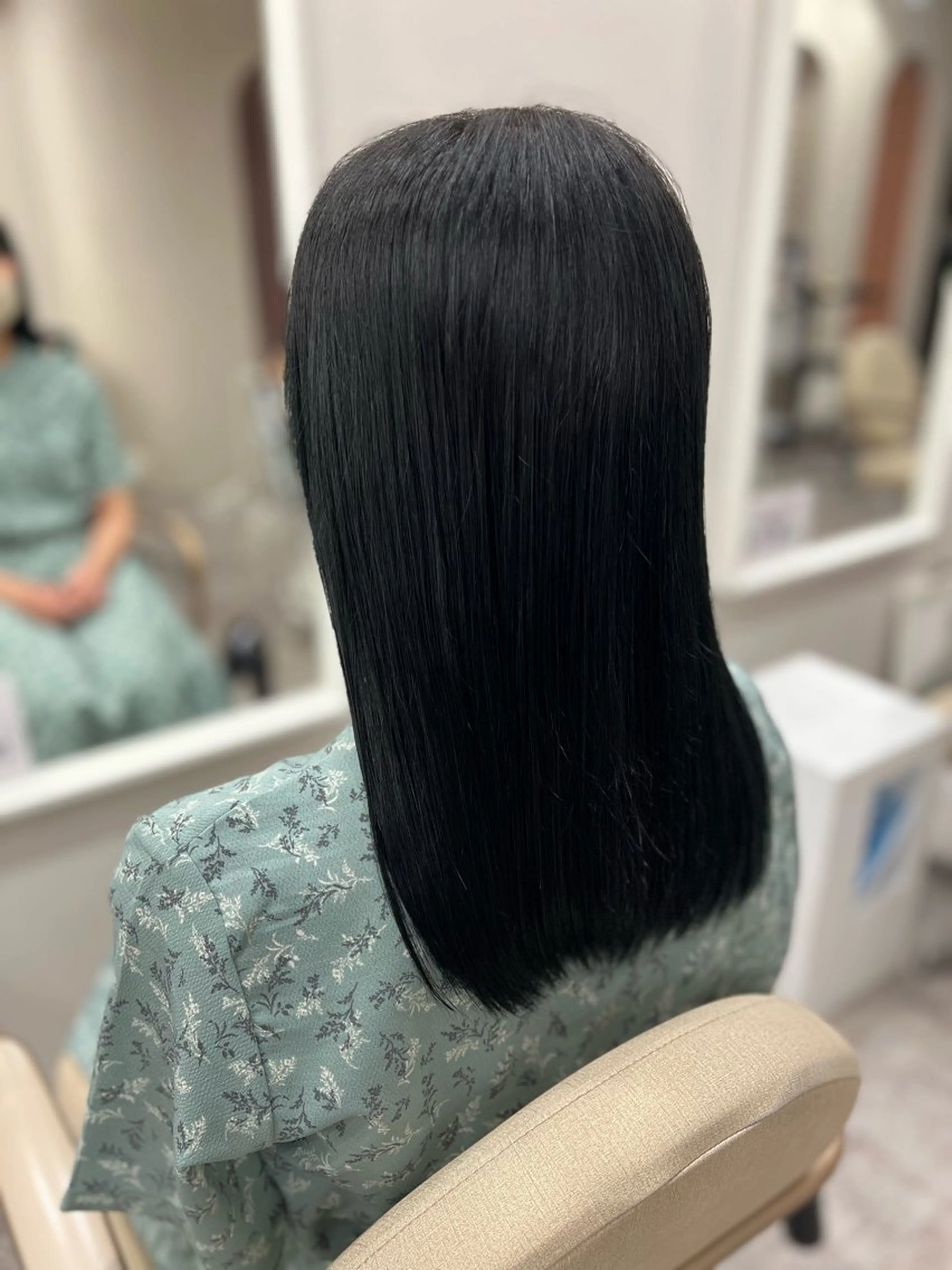 セミロング カラー 黒髪 ブルーカラー ブルーブラック 縮毛矯正 ULUA三鷹店所属・艶髪 Kanamiのヘアスタイル