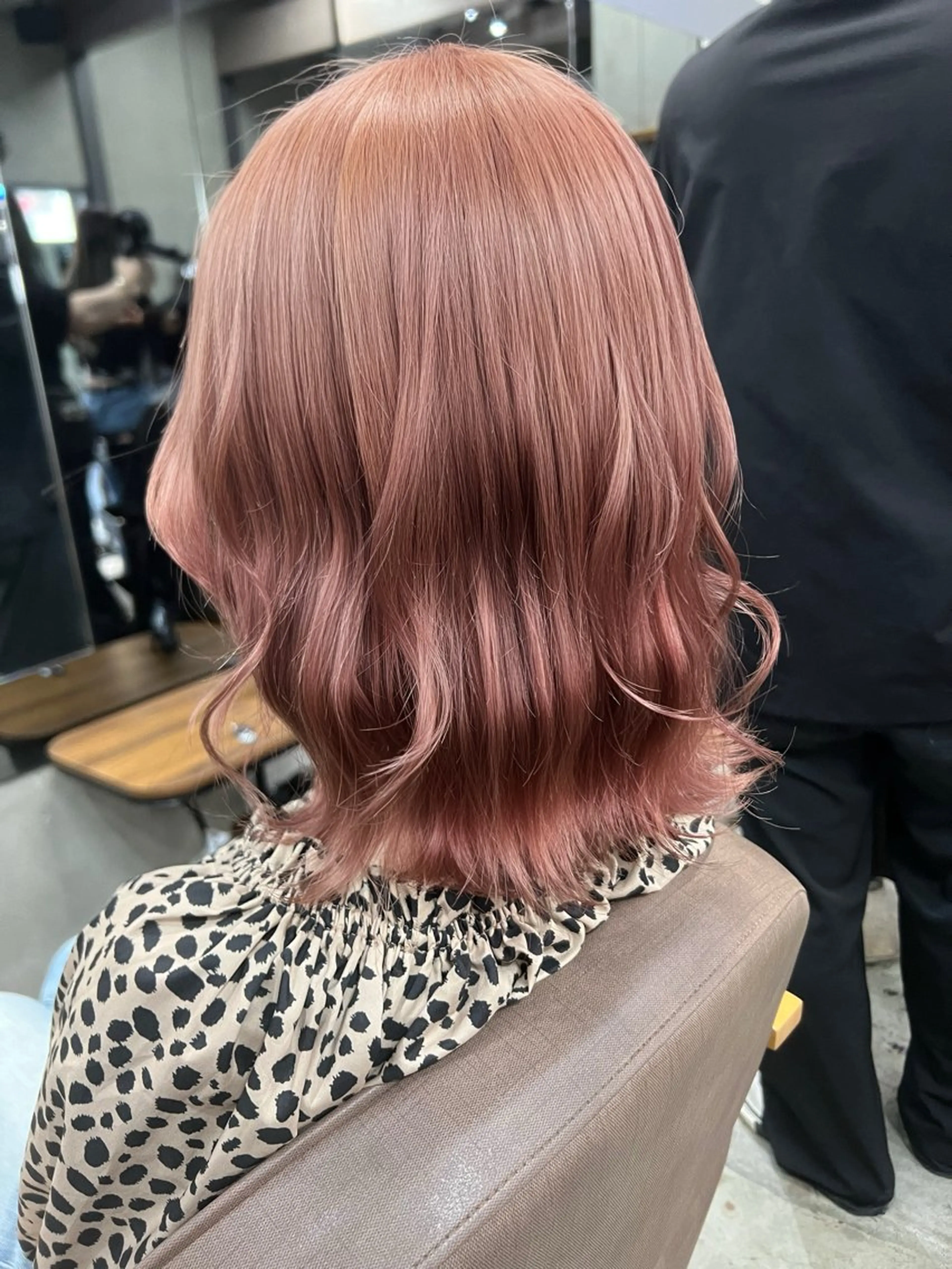 ミディアム ヘアカラー maya レイヤーカットのヘアスタイル