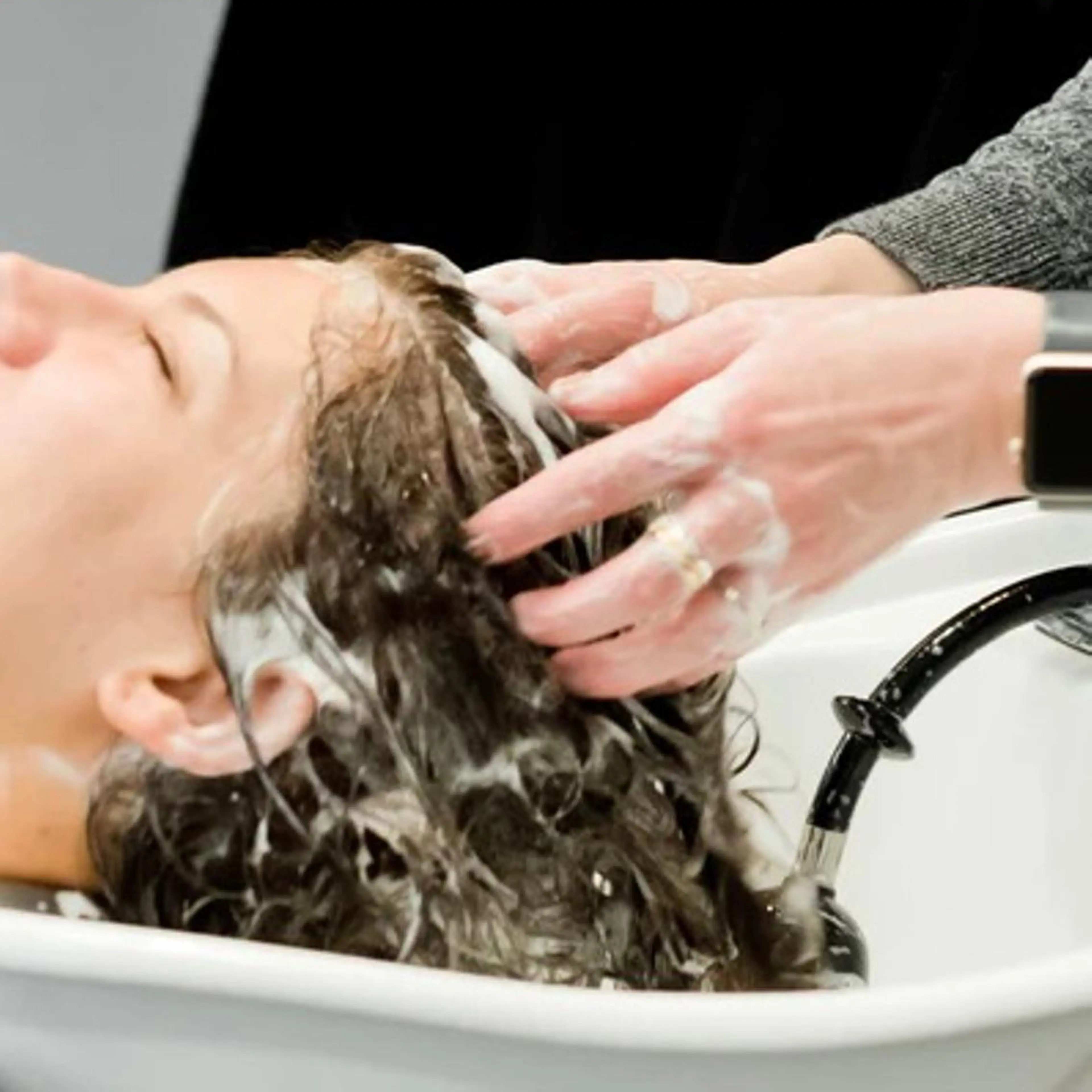 渡辺俊介 暗髪カラー /美髪矯正/髪質改善のヘアスタイル