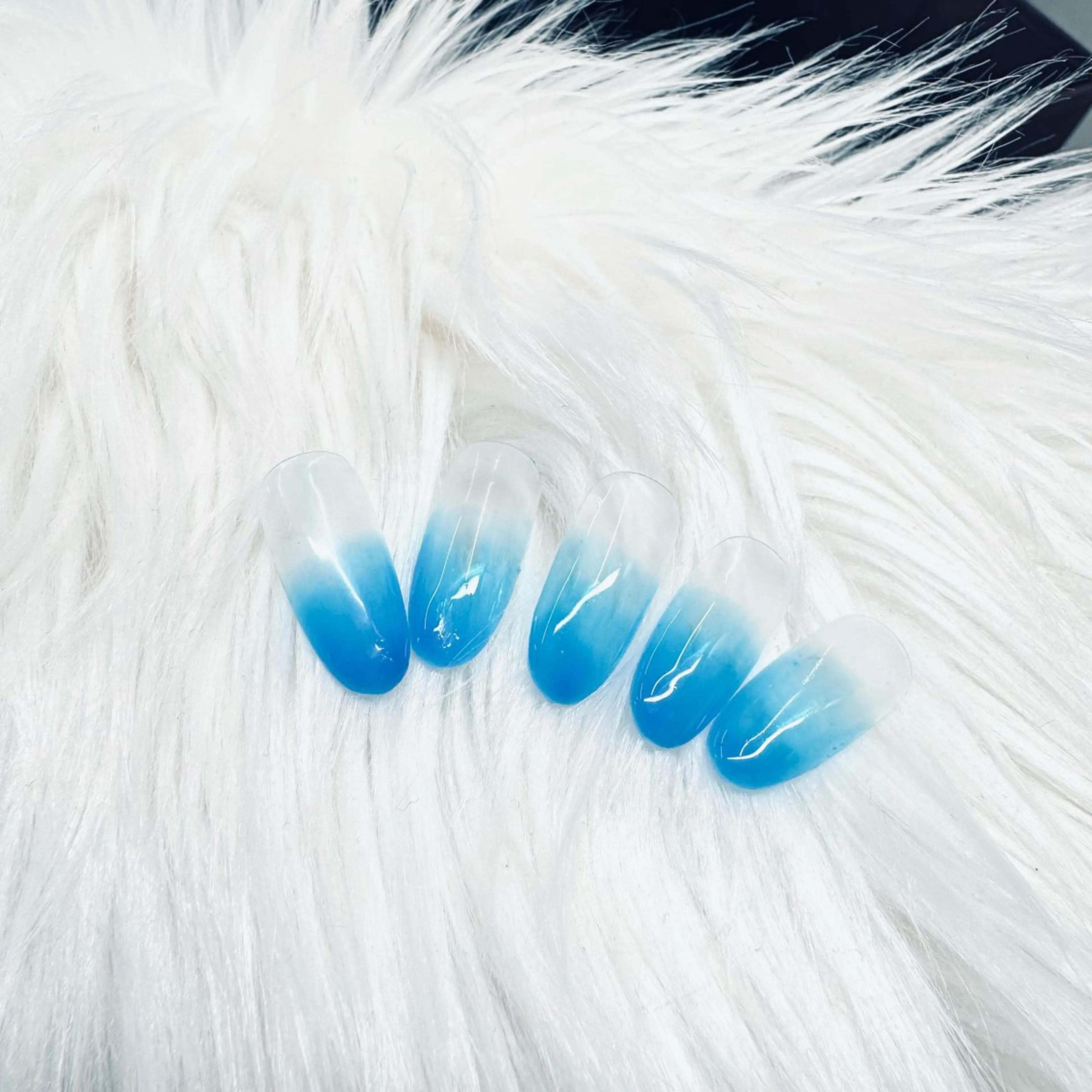 ネイル ブルー グラデーション 大塚 澄玲のネイルデザイン