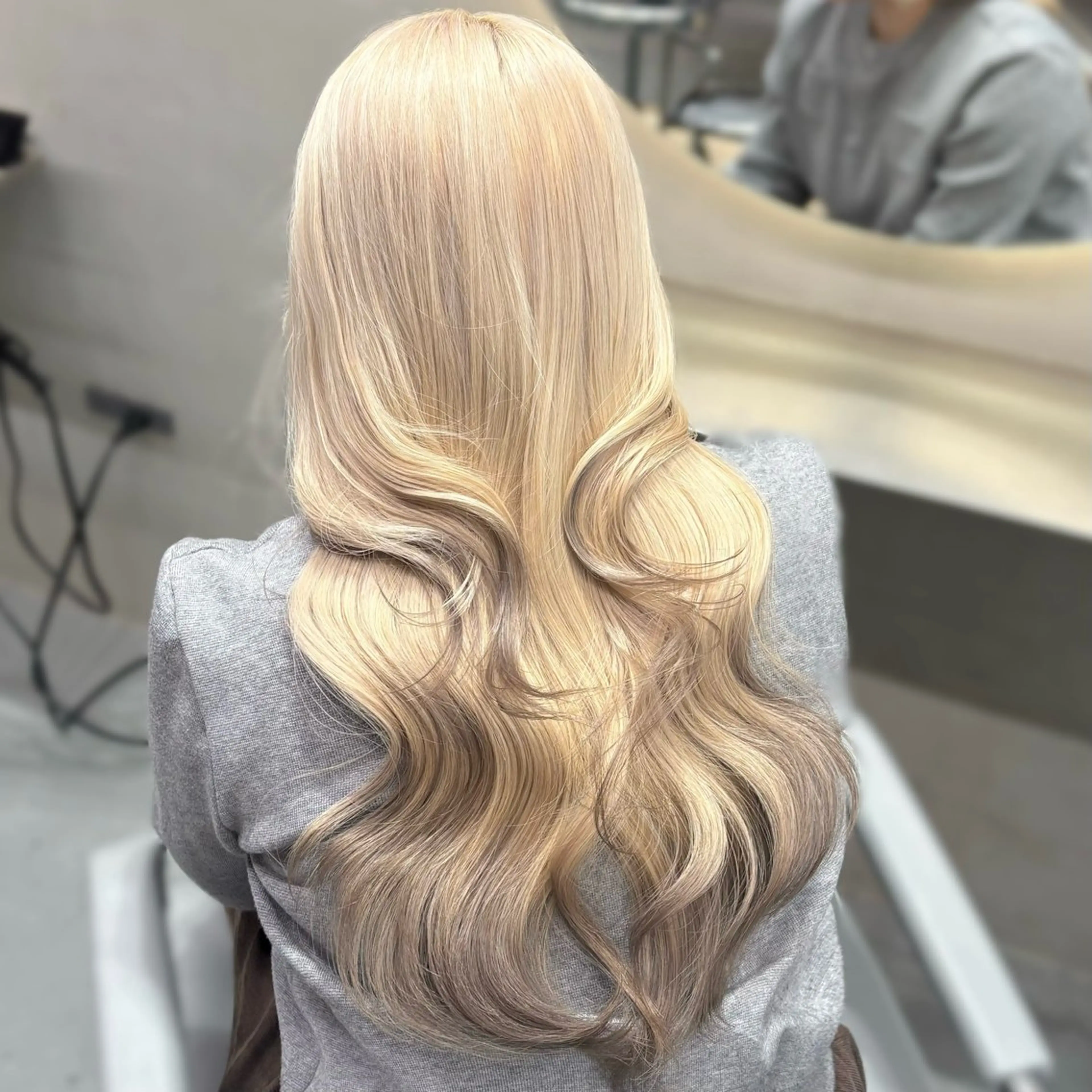 ロング カラー ヘアカラー ツヤハイトーン/ レイヤー💫mayuのヘアスタイル