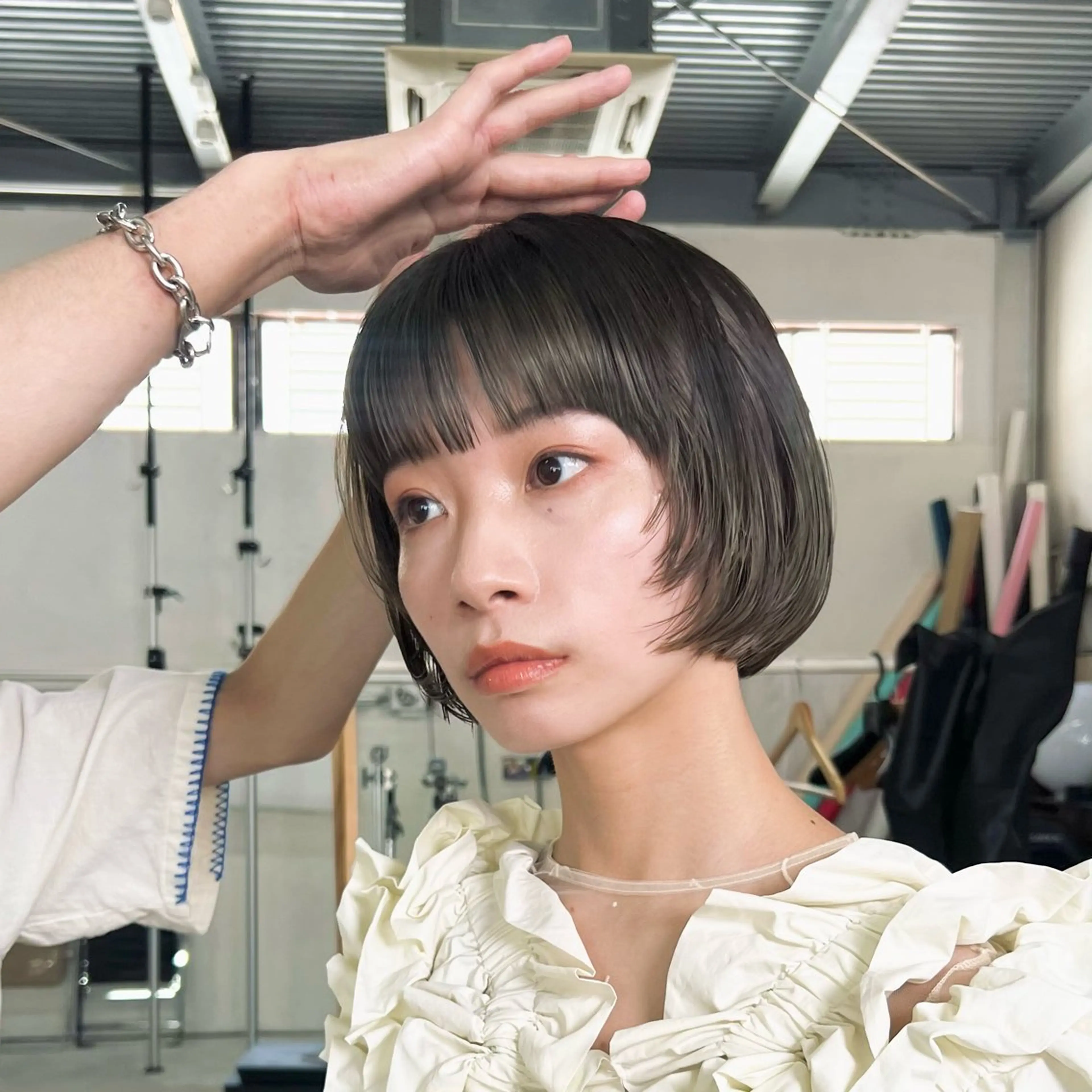 ショート カラー ボブ 顔周りカット カット ヘアカラー クロスパーマ× 透明感カラー✂︎のヘアスタイル