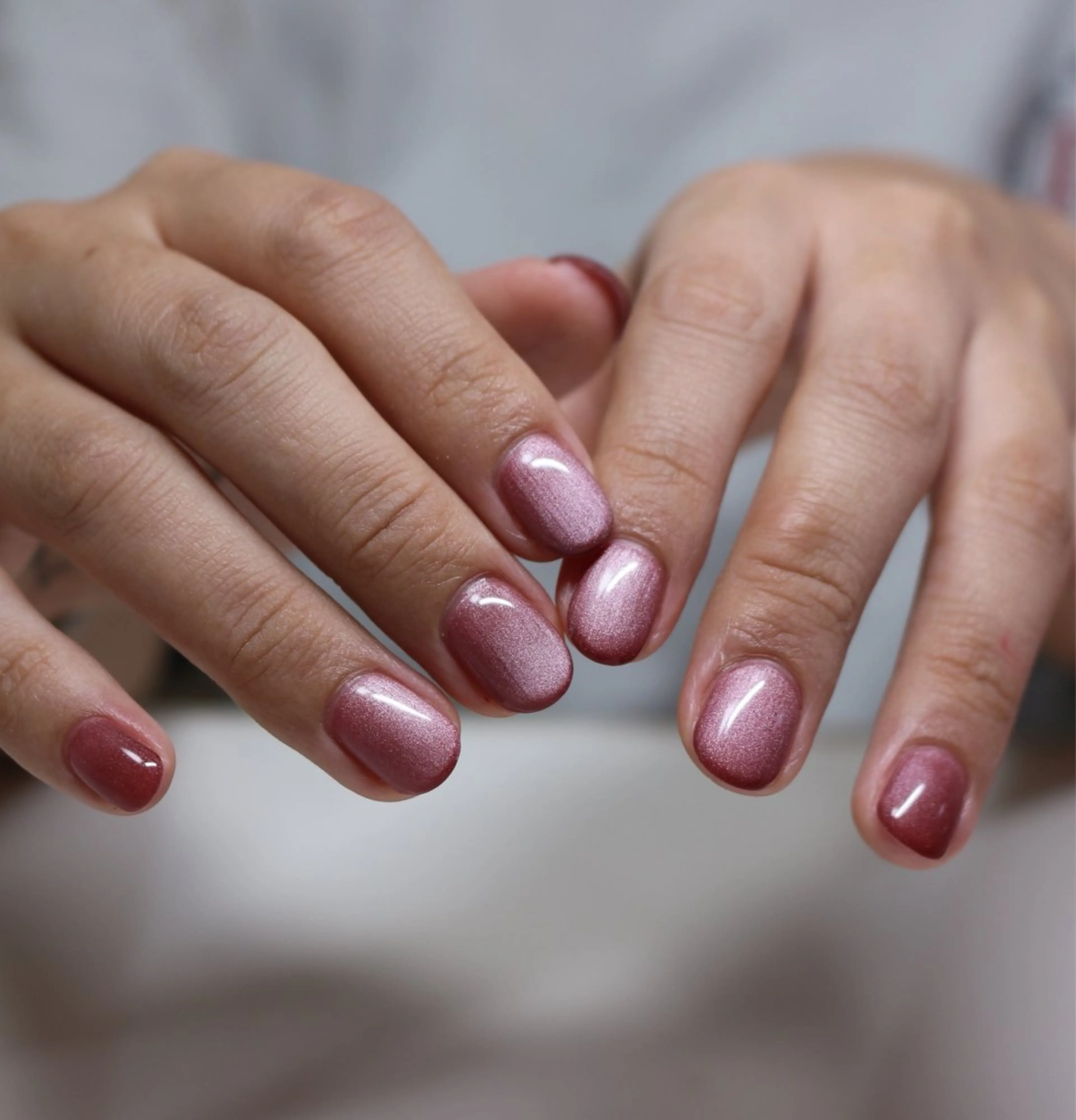 ネイル ボルドー マグネットネイル 赤色 ワンホンネイル ハンドネイル Baku Nailsのネイルデザイン