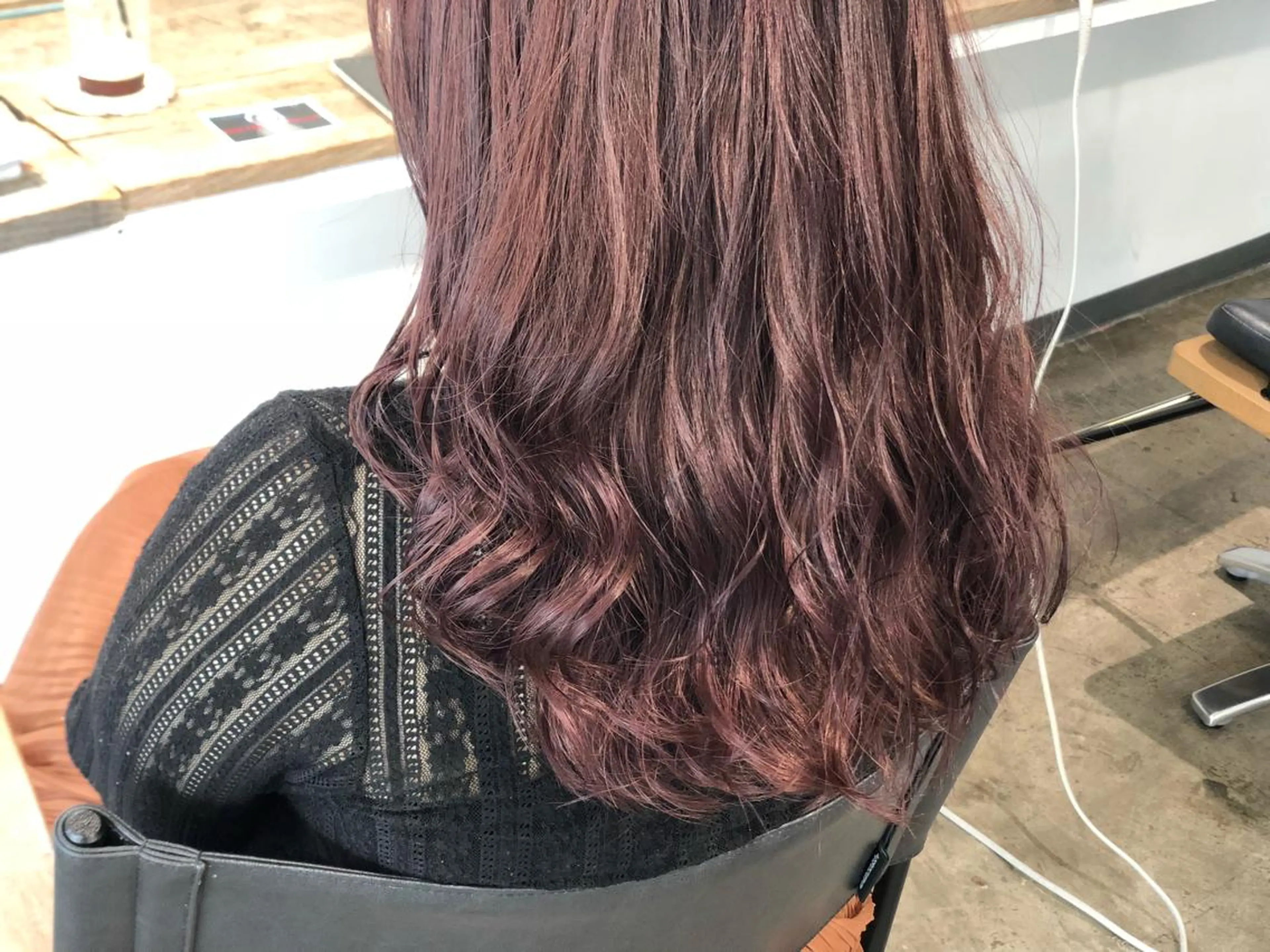 セミロング カラー ピンクカラー ハイトーン/レイヤー /ケアブリーチ石川治のヘアスタイル