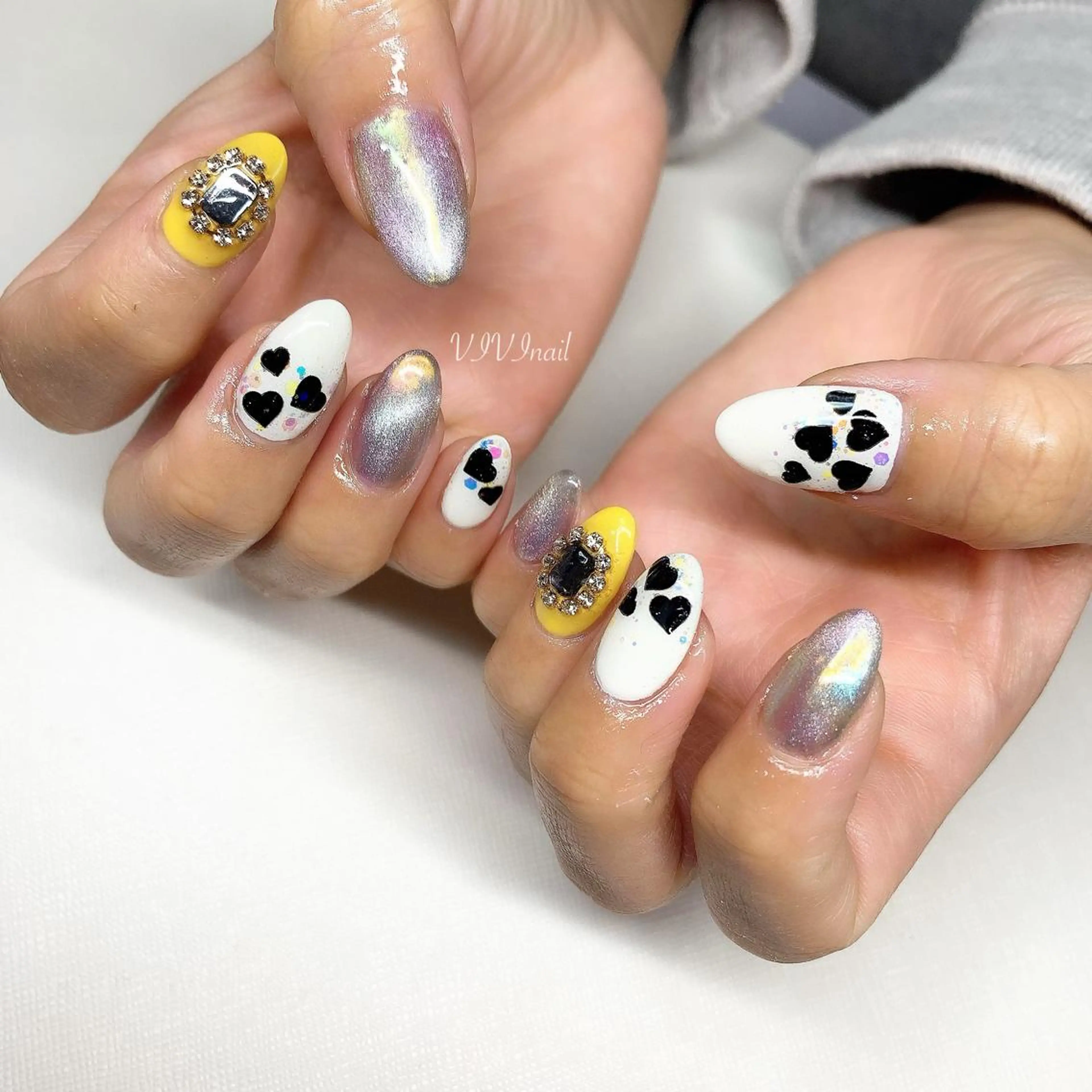 ネイル オーロラネイル ハンドネイル vivi nailのネイルデザイン