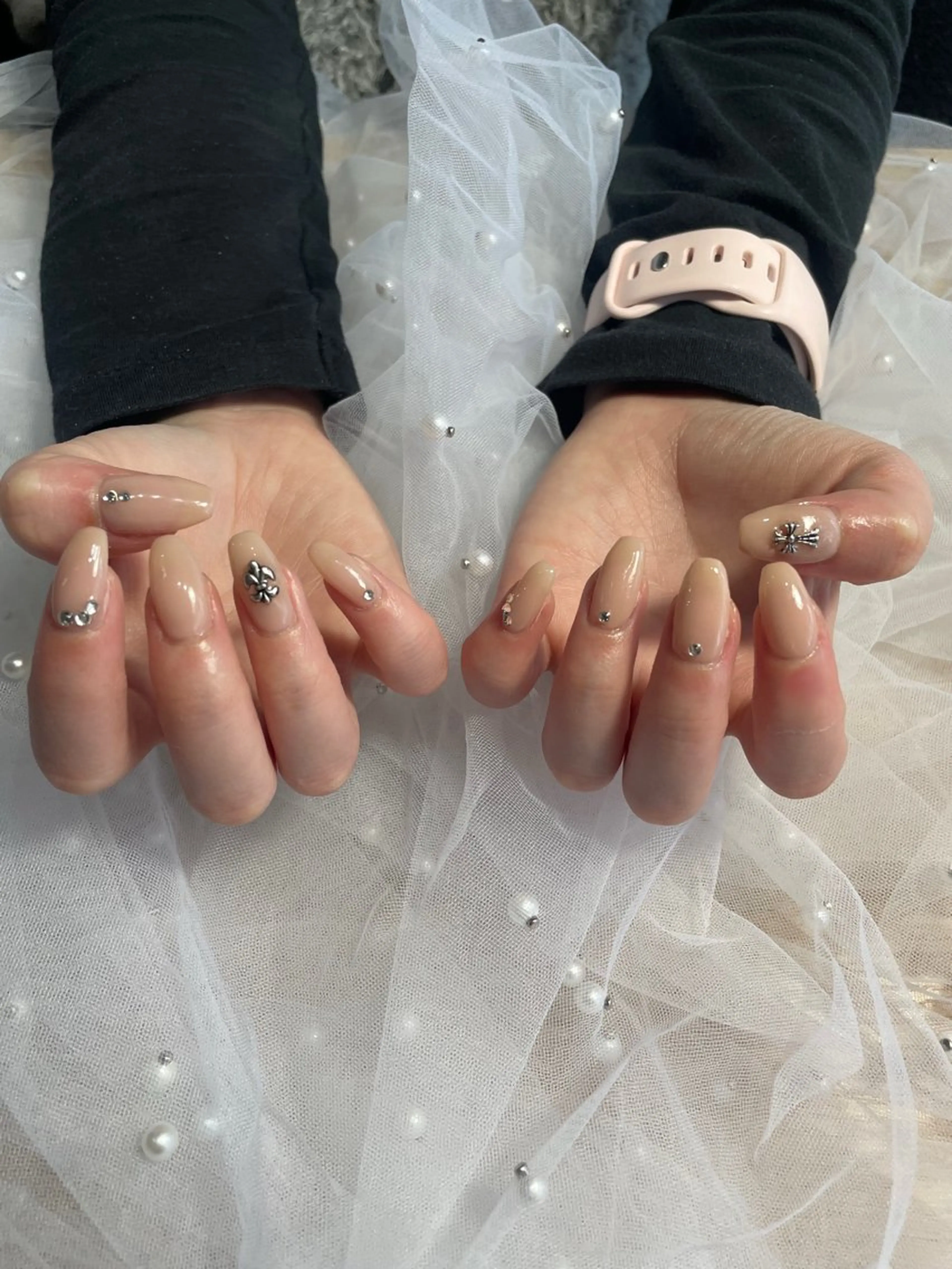 ネイル ストーンネイル ノア .のネイルデザイン