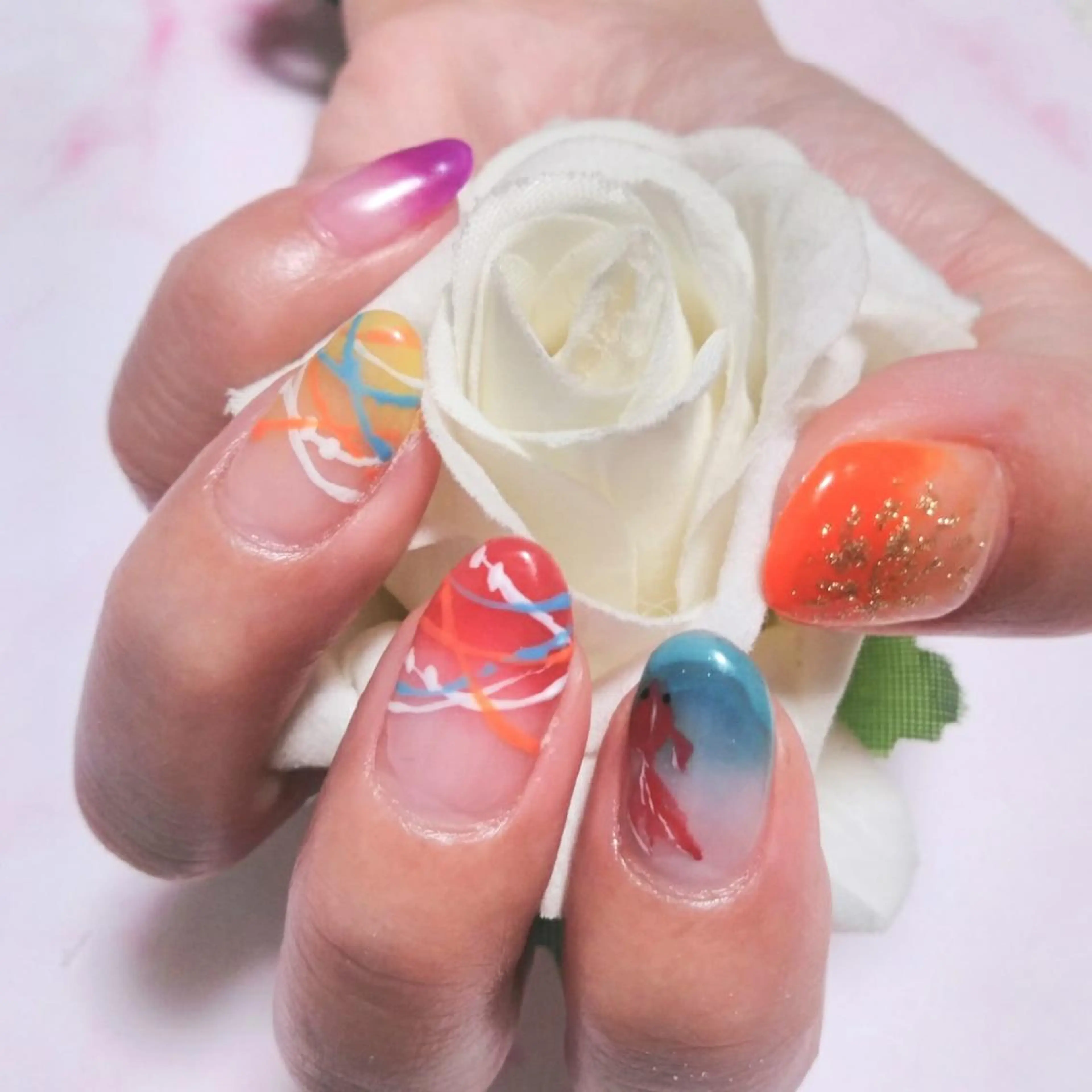 ネイル エステとネイル ローズコンフォートのネイルデザイン