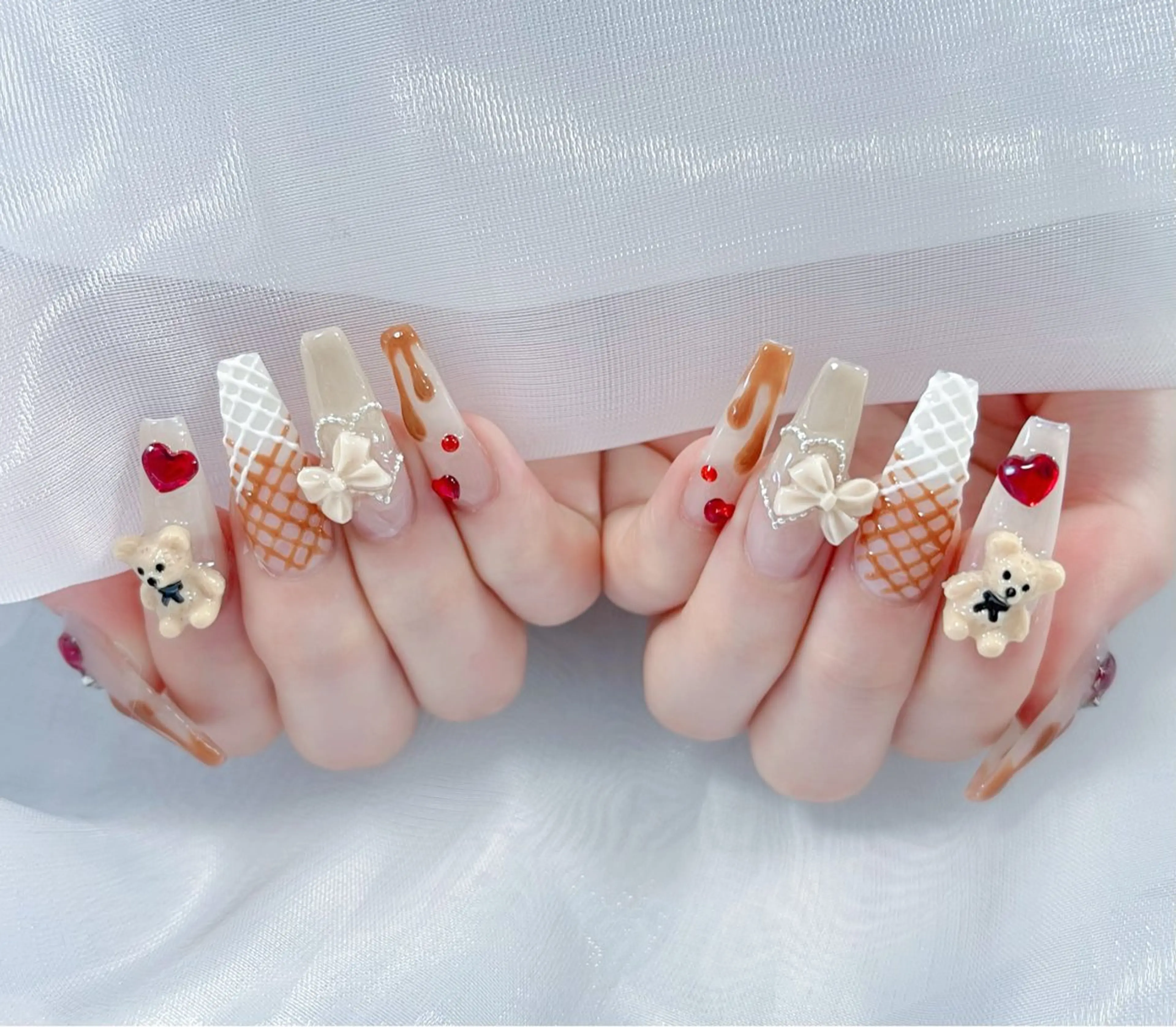 ネイル オーロラネイル クリアネイル フラッシュネイル ジェルネイル グラデーション ハンドネイル Amee Nailsalonのネイルデザイン