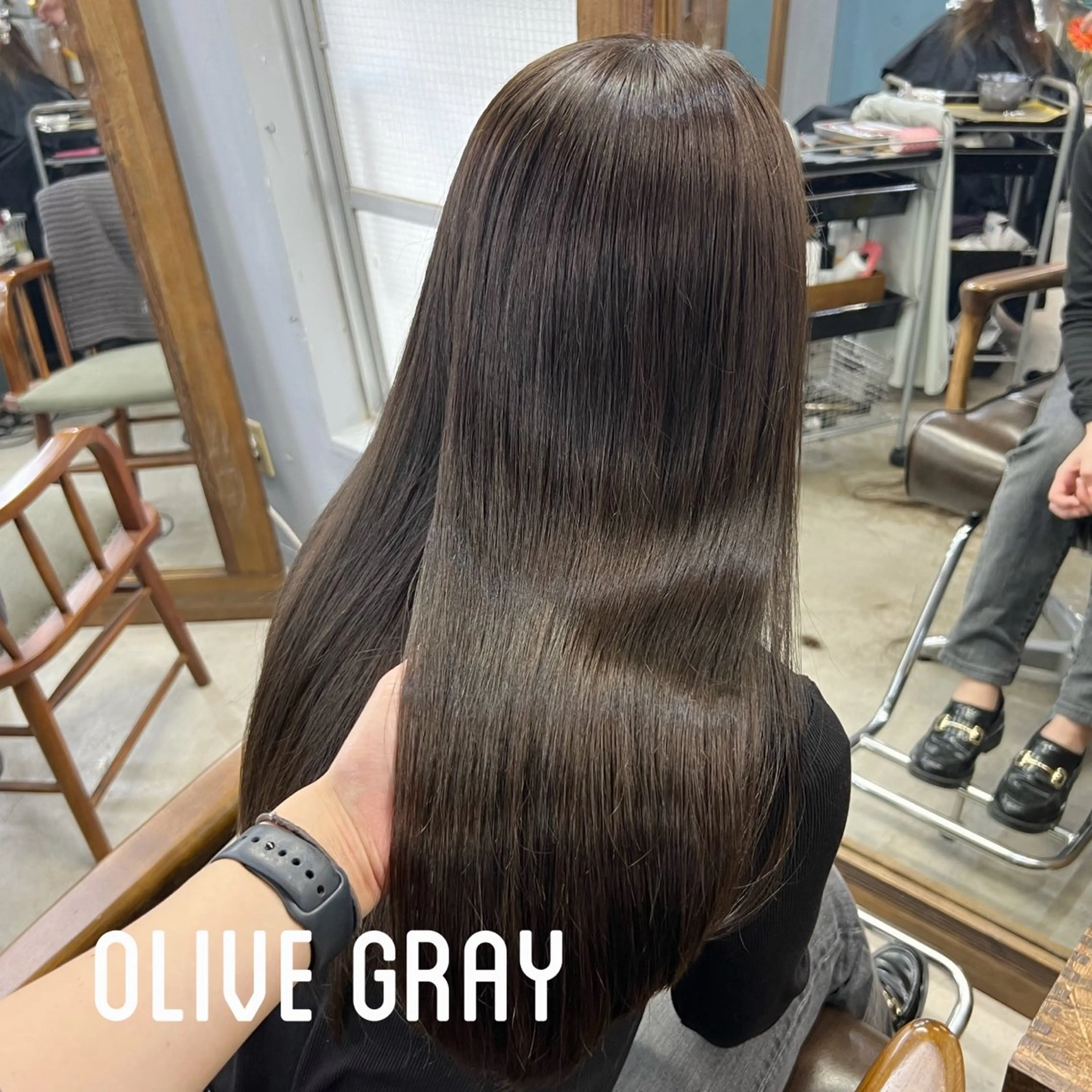 セミロング カラー オリーブグレー カット ヘアカラー トリートメント MORNING.所属・ニュアンスカラー YUKAのヘアスタイル