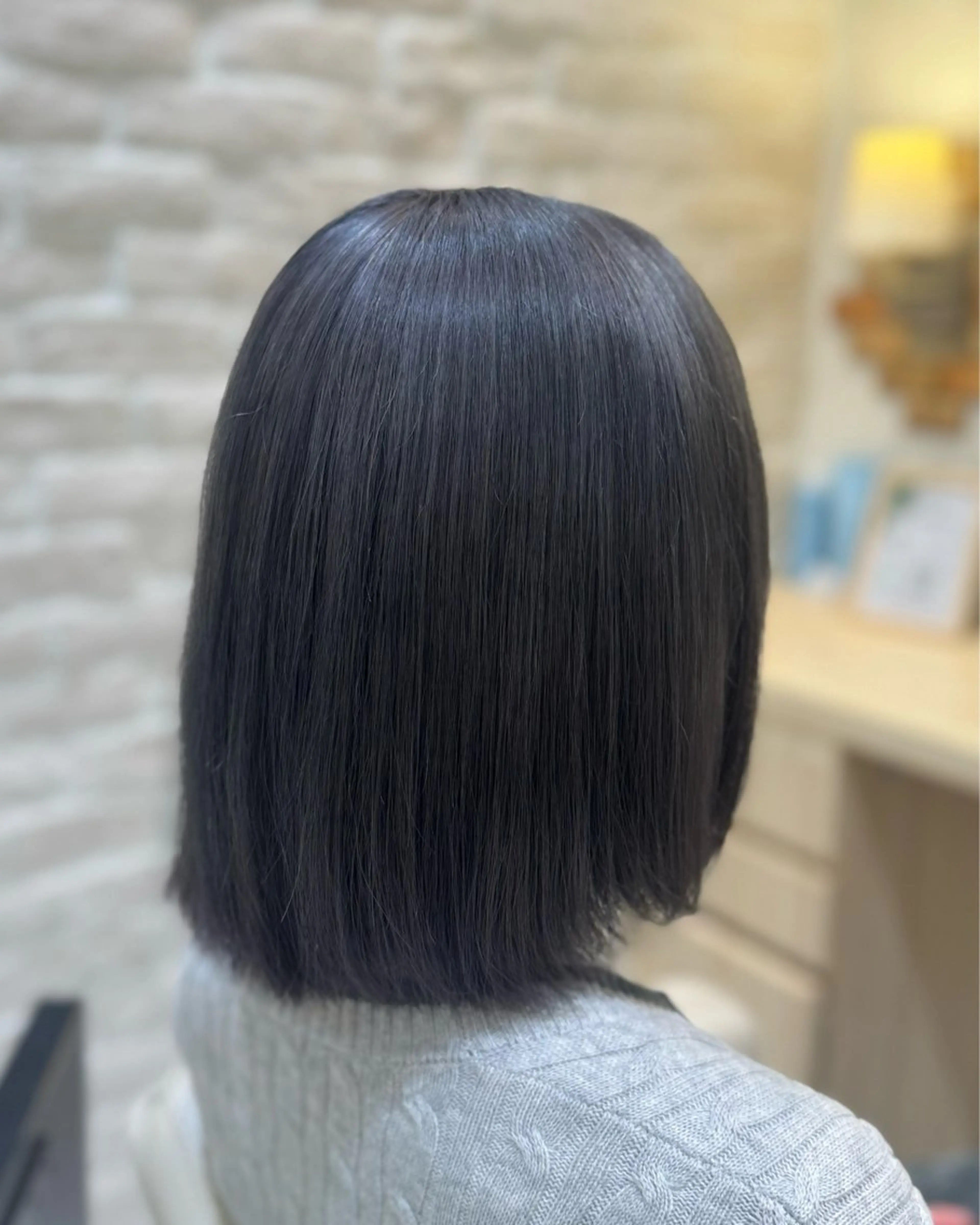 セミロング Notoミルクティー グレージュカラーのヘアスタイル