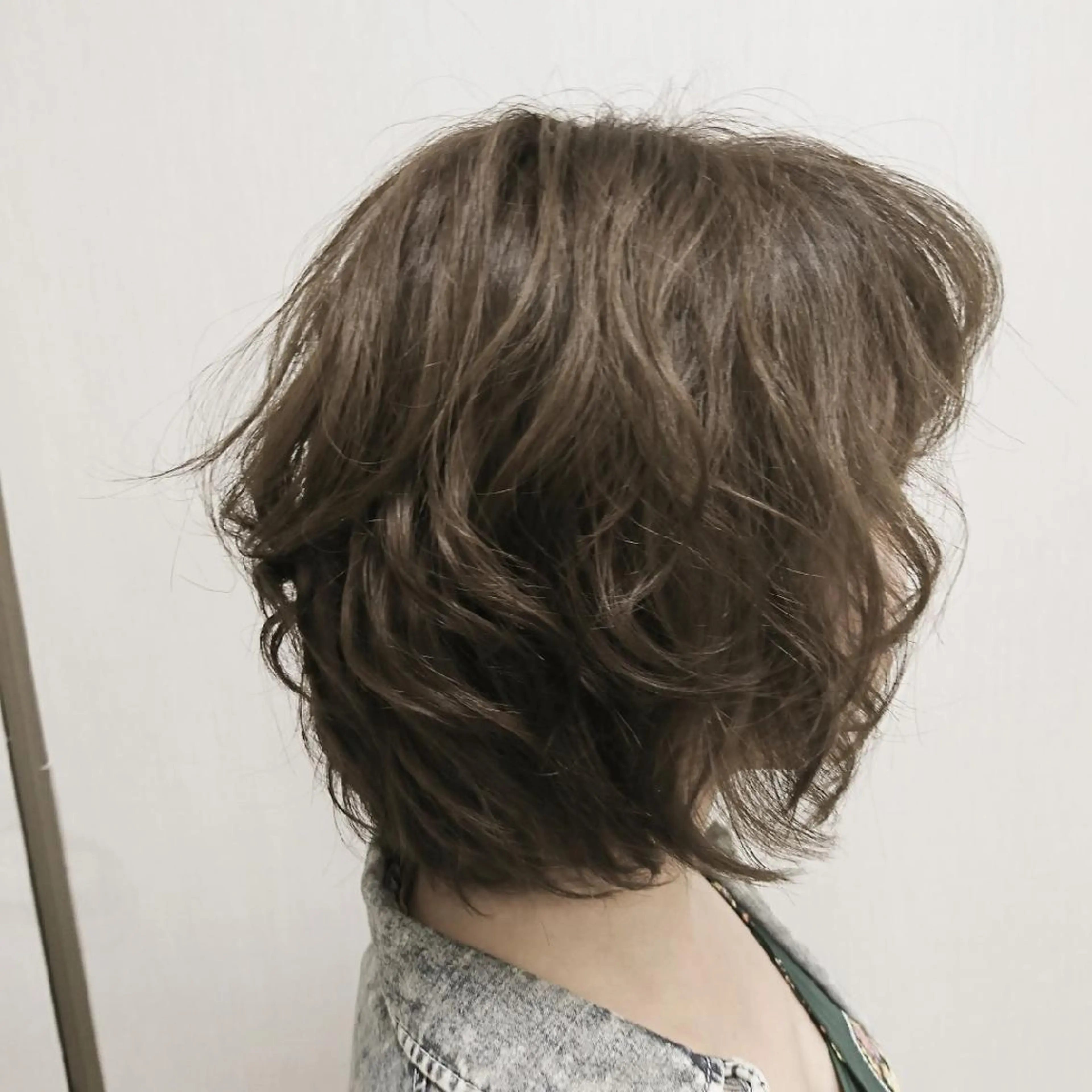 ショート カラー グレージュ 💎大人ハイライト 💎上杉一也💎のヘアスタイル