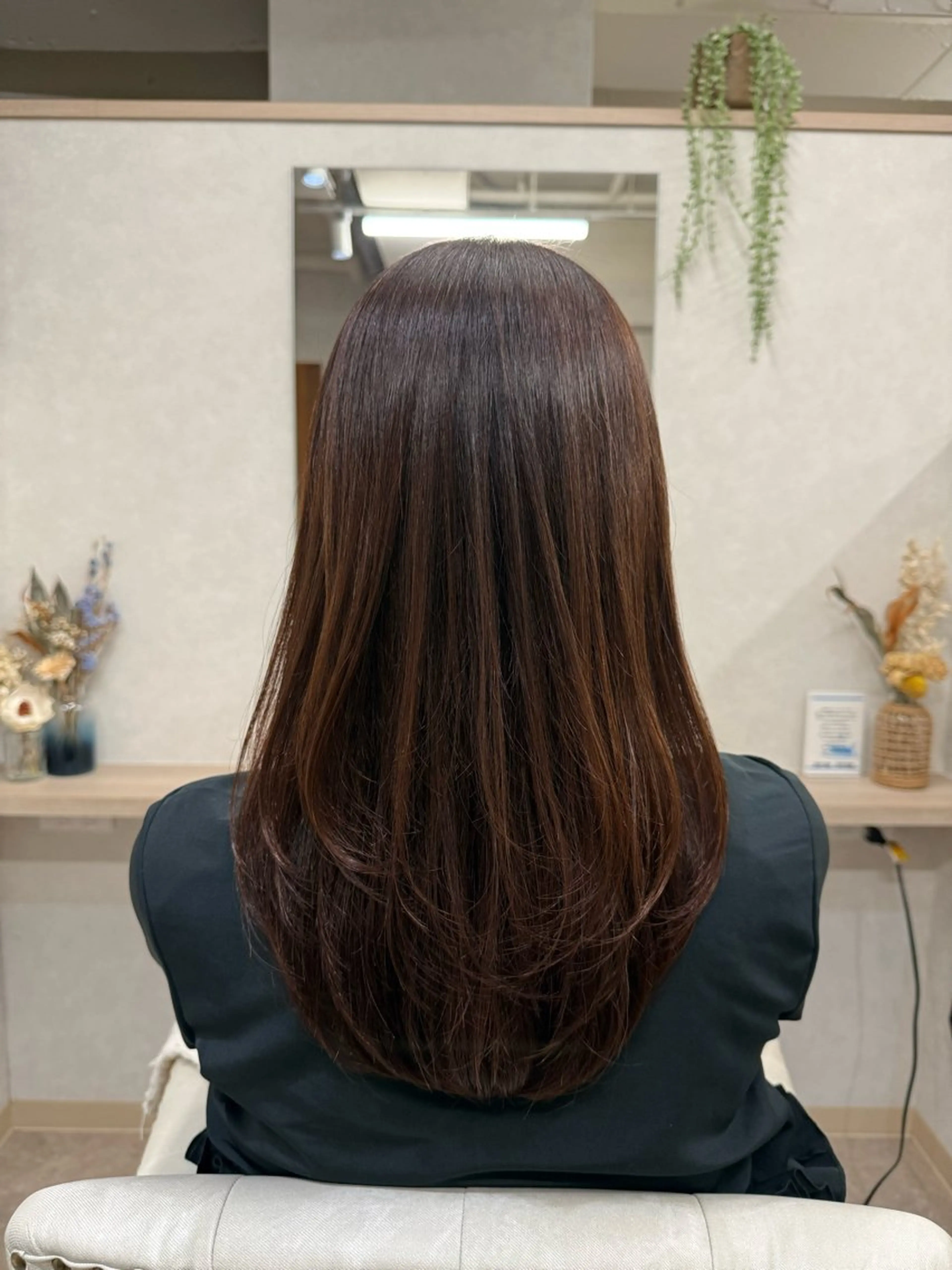 ロング カラー 炭屋 波音のヘアスタイル
