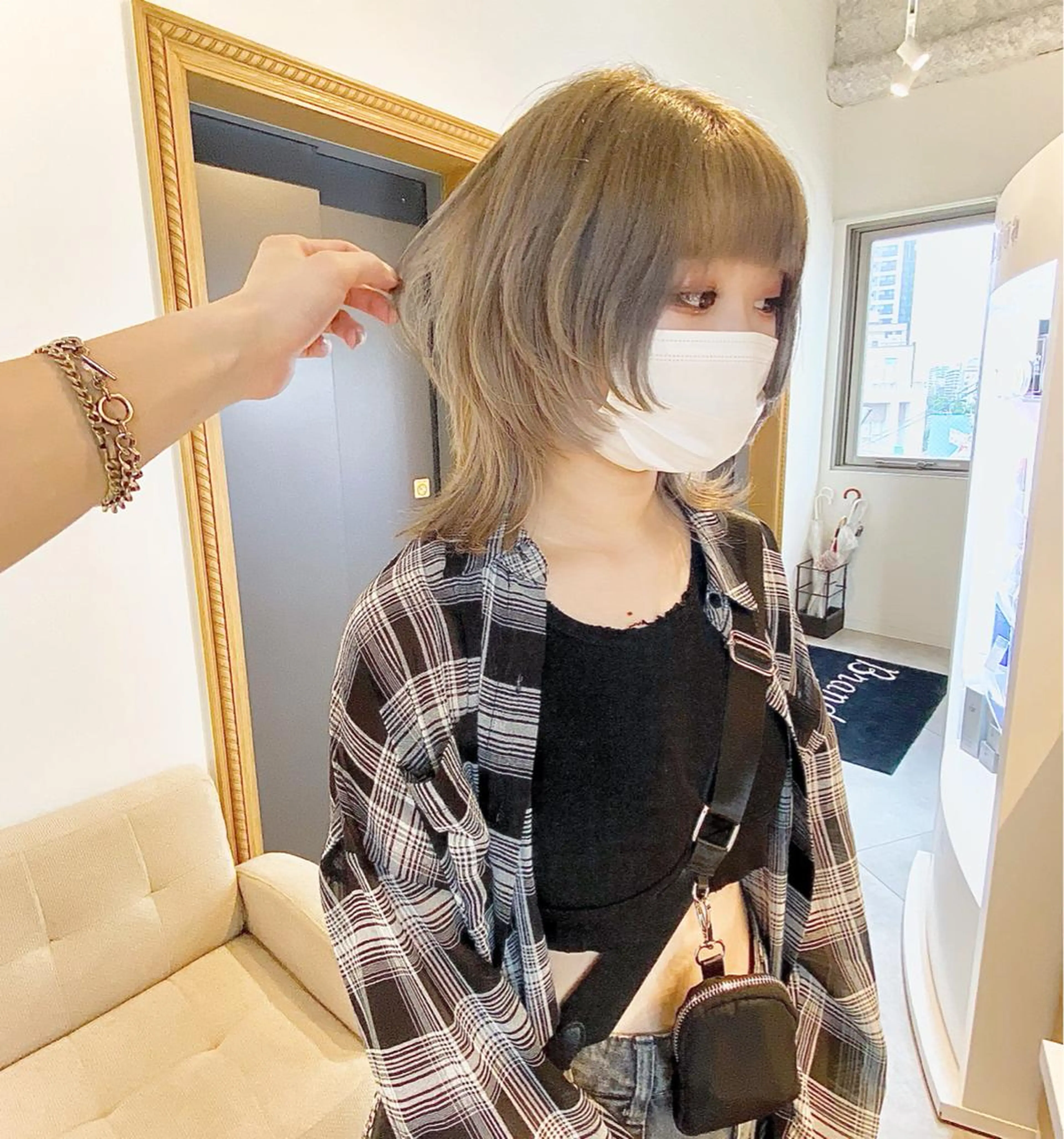 セミロング カット ヘアカラー 大阪ウルフカット ハッシュカットのヘアスタイル
