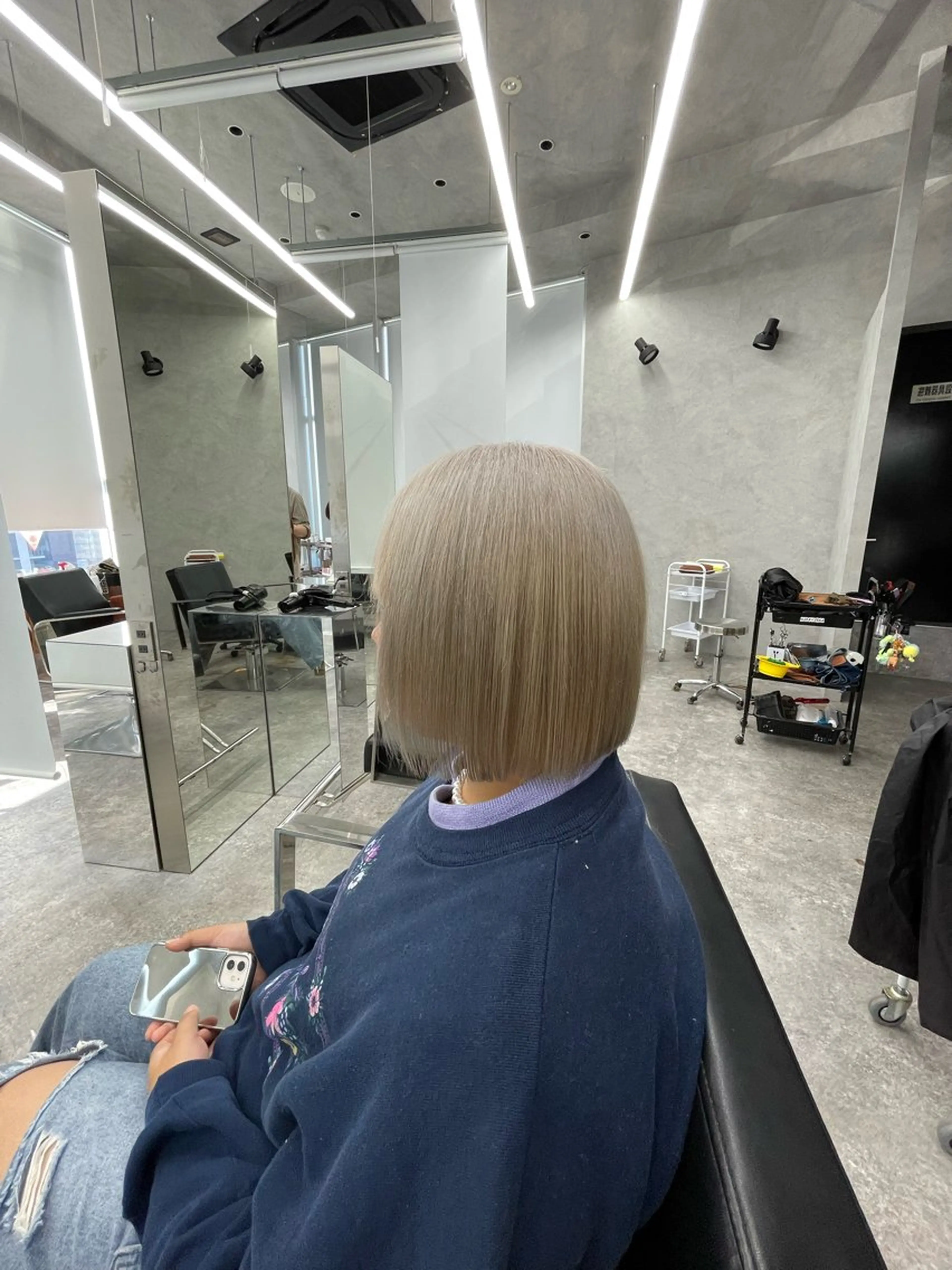 ショート カラー ベージュカラー ブリーチ ハイトーンカラー ホワイトベージュ 髪質改善 エフェクトブリーチ 神戸 三宮 麟太郎のヘアスタイル