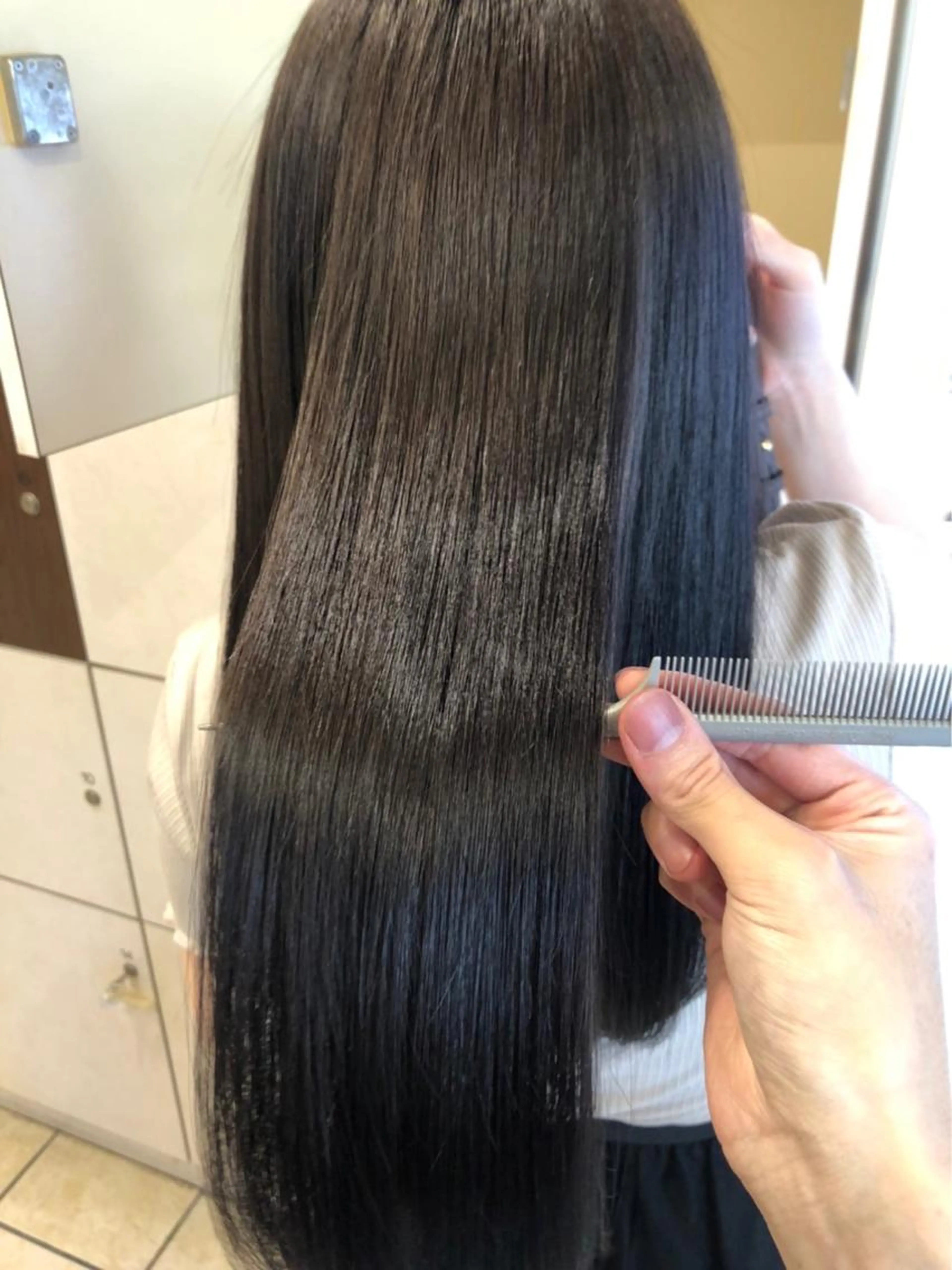 【オススメ・自然な仕上がり】カット＋コスメ縮毛矯正orストレートパーマ＋薬剤除去の写真