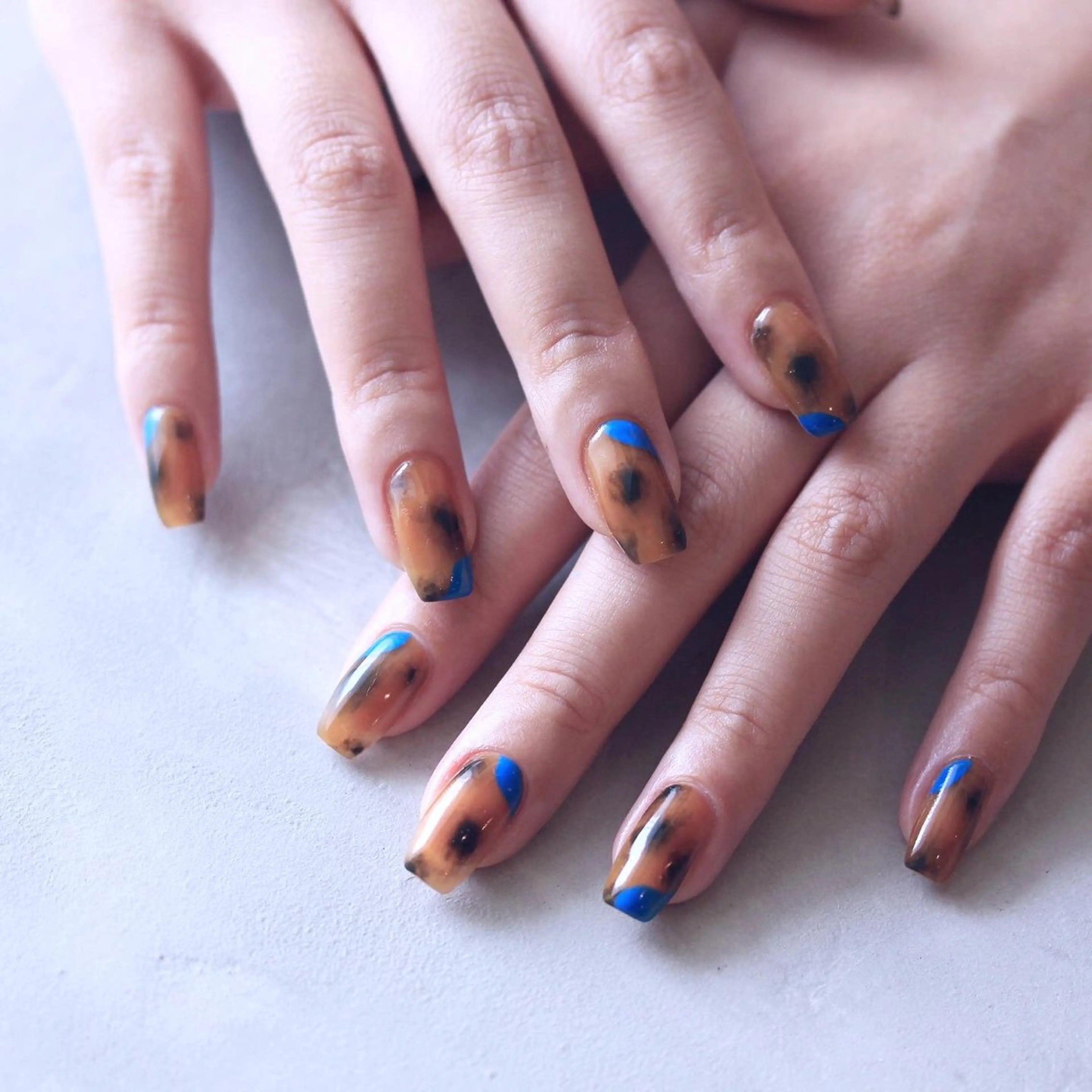 ネイル べっ甲ネイル フットネイル 氷ネイル・うるうるネイル ニュアンスネイル オフィスネイル ハンドネイル Elio所属・Elio 国泰寺のネイルデザイン