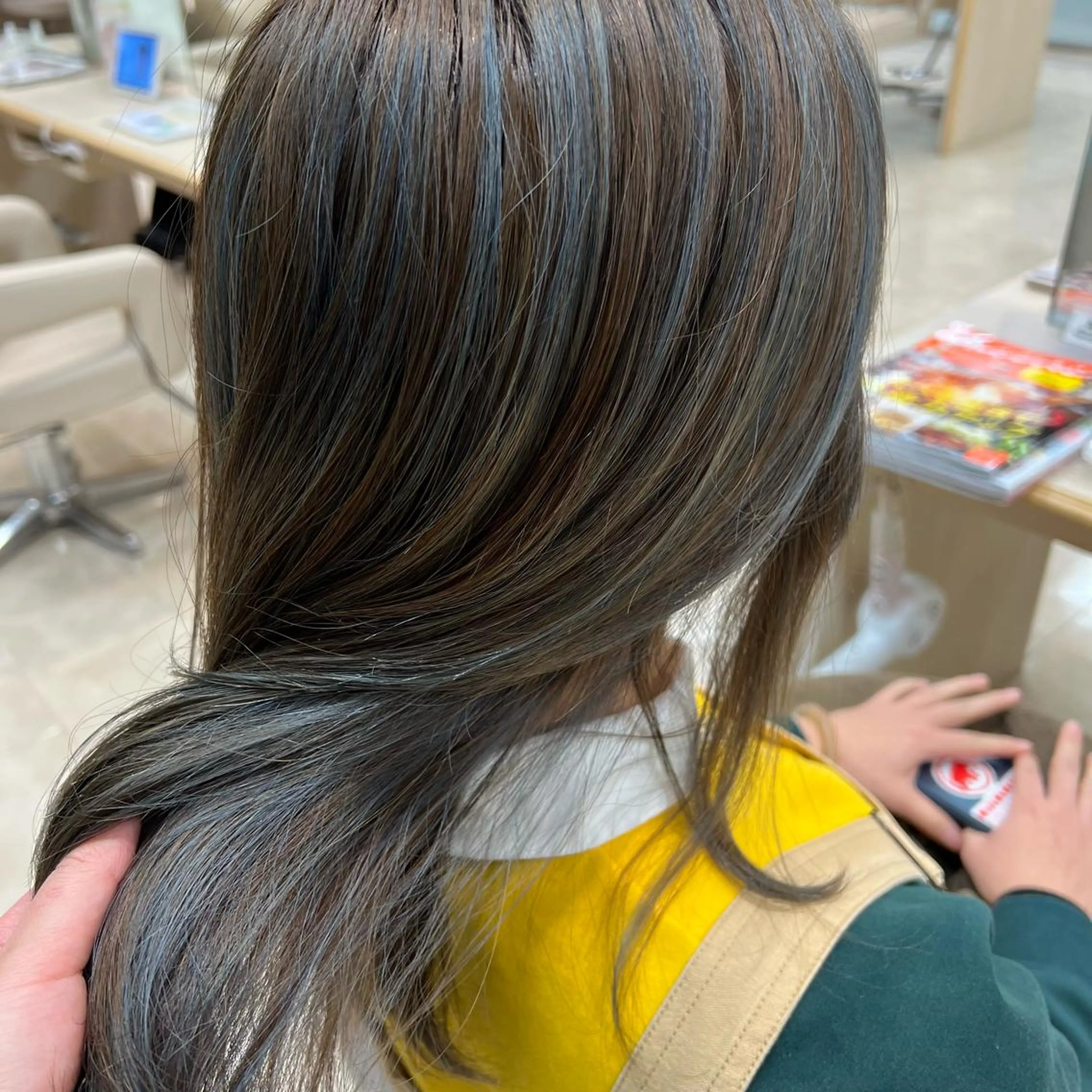 ロング カラー ブルーカラー ブルージュ ハイライトカラー ハイライト 似合わせ.ﾍｱｾｯﾄ 得意🌹井上美沙のヘアスタイル