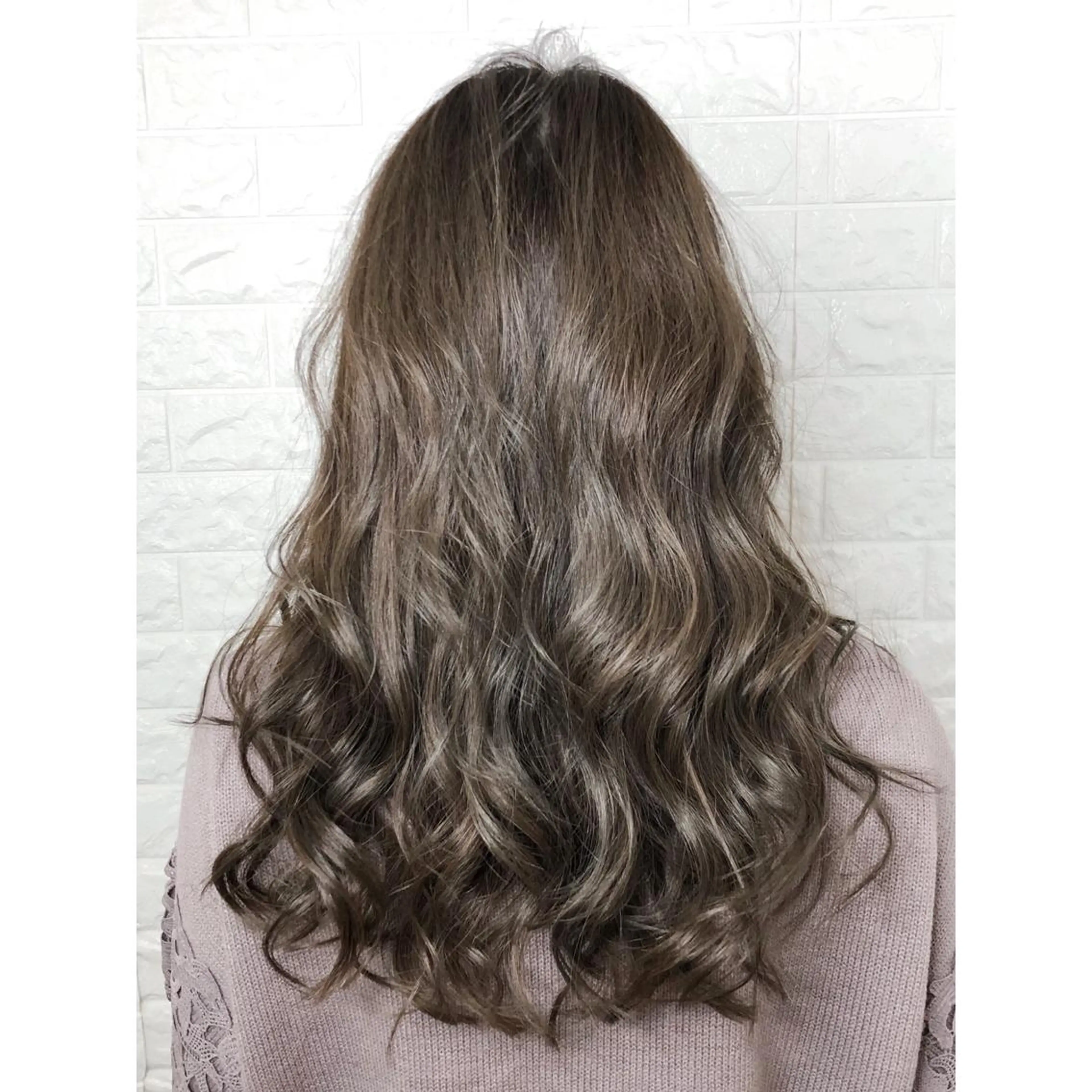 セミロング カラー 透明感カラー グレージュ KIZU 髪質改善 オカルト怪談のヘアスタイル