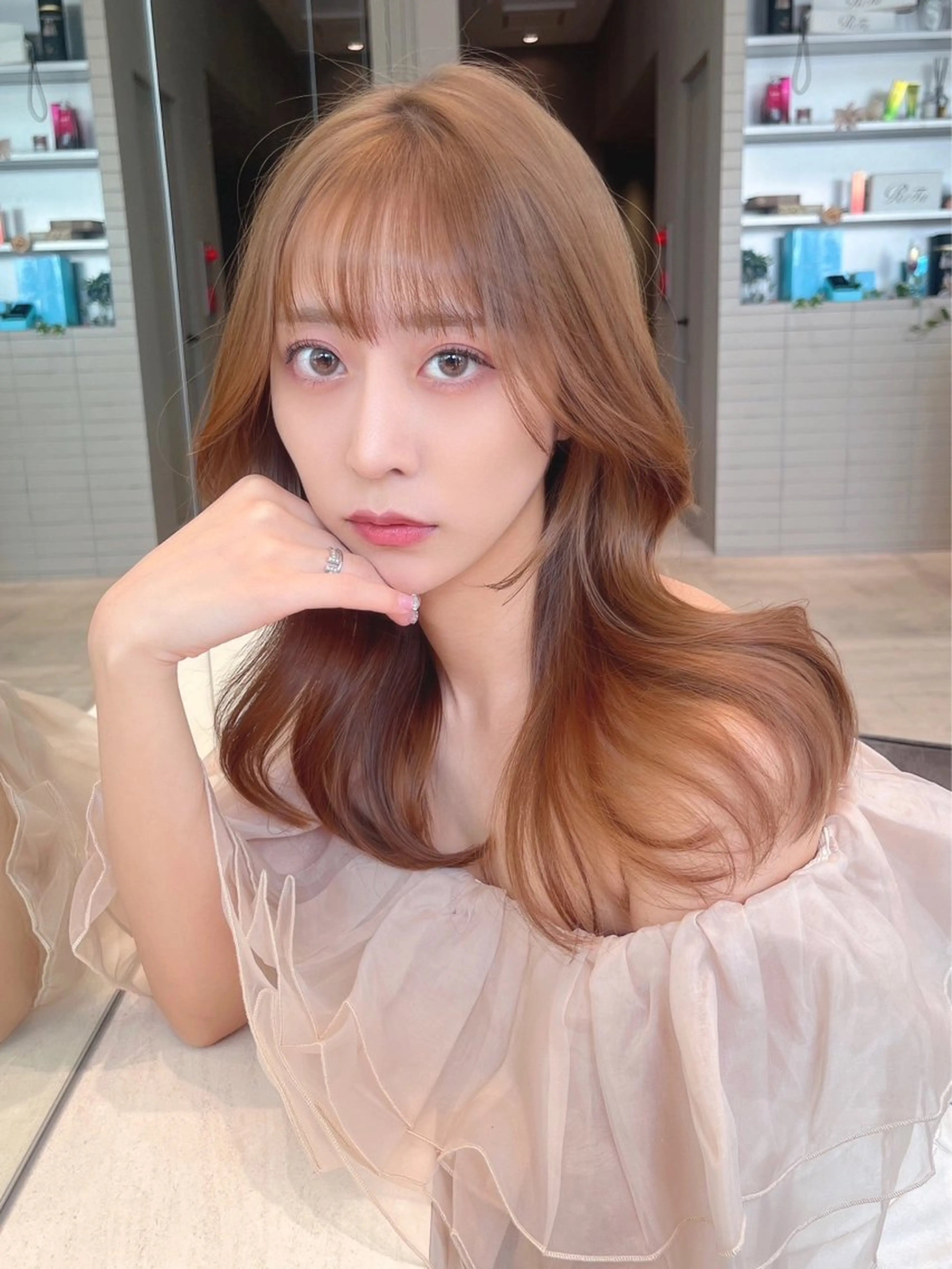 ミディアム 小嶋 真滋のヘアスタイル