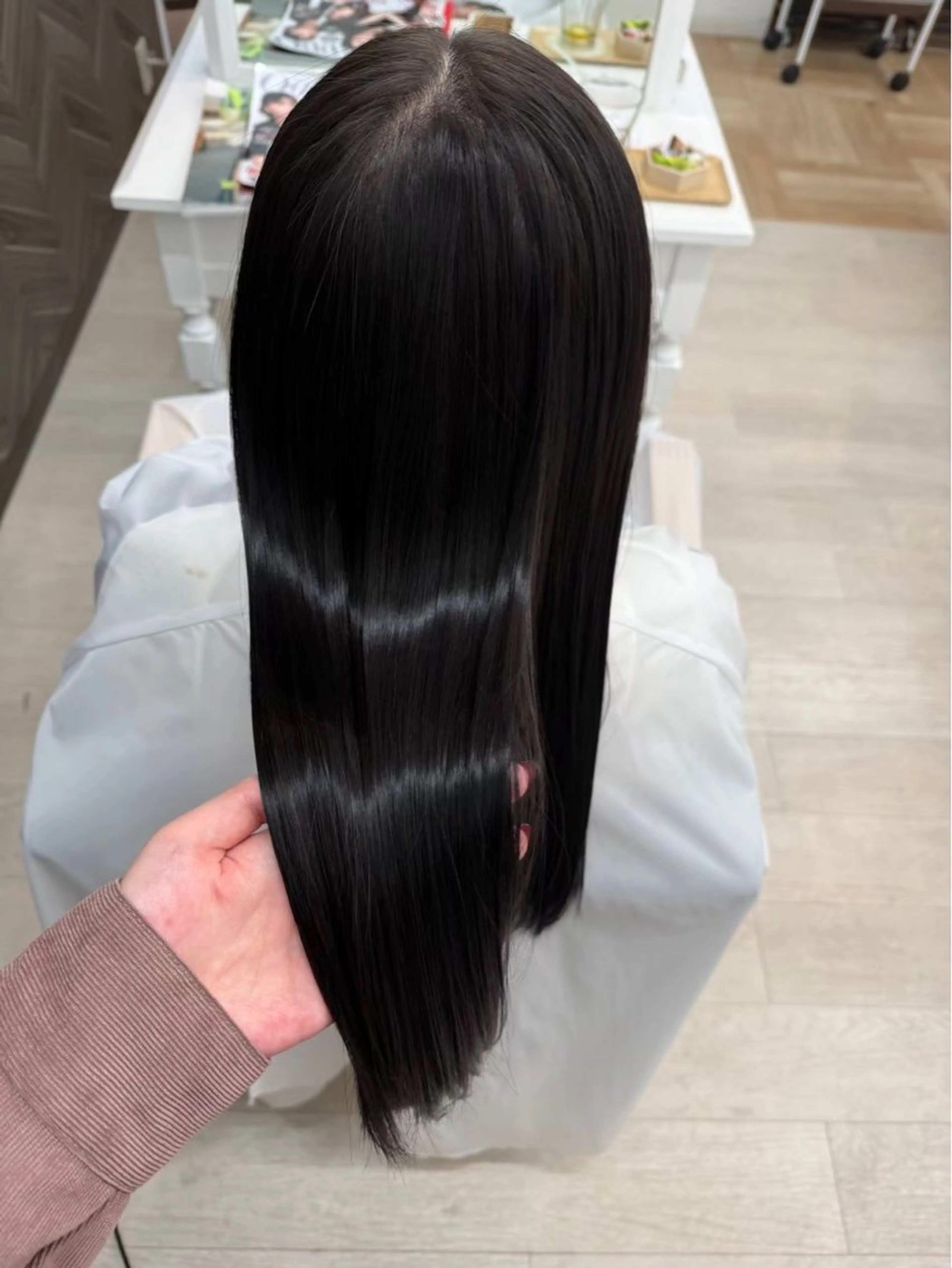 【 酸性ストレート🩶🩶 】　仕上がりが自然に近い柔らかい質感を出せるのが酸性になっております✨✨の写真