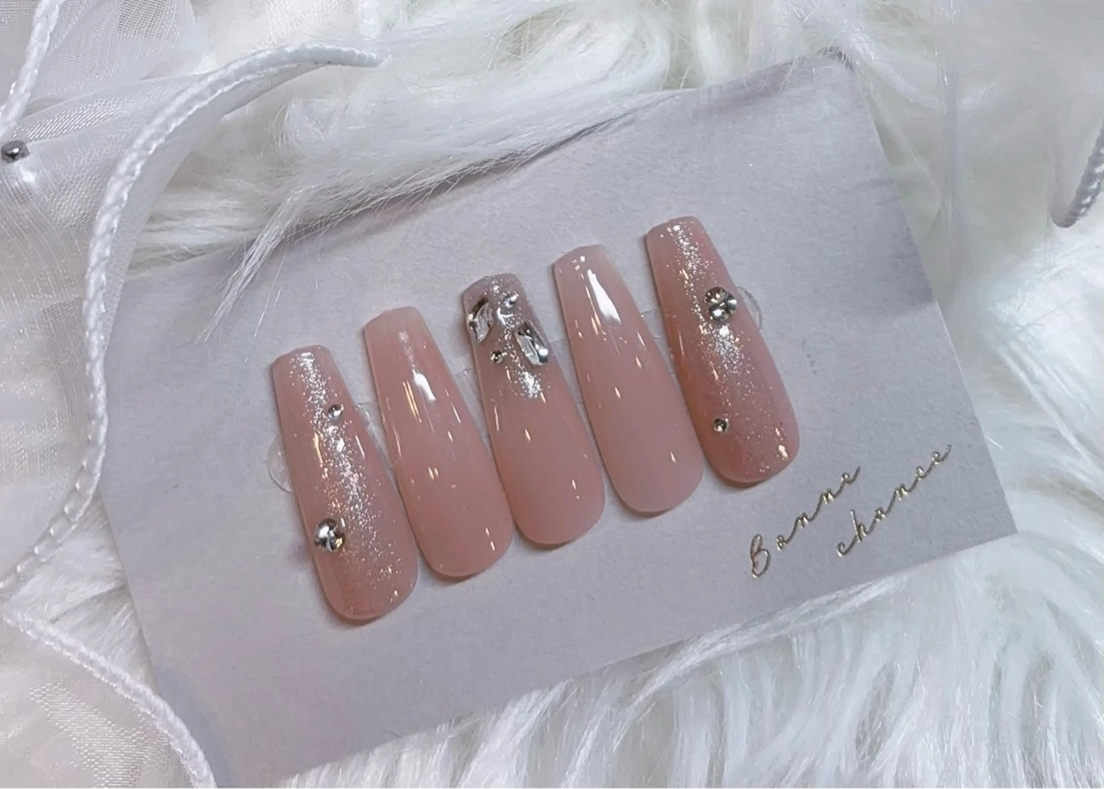 ネイル ハンドネイル le'a-レア-【ア イ×ネイル×眉】のネイルデザイン