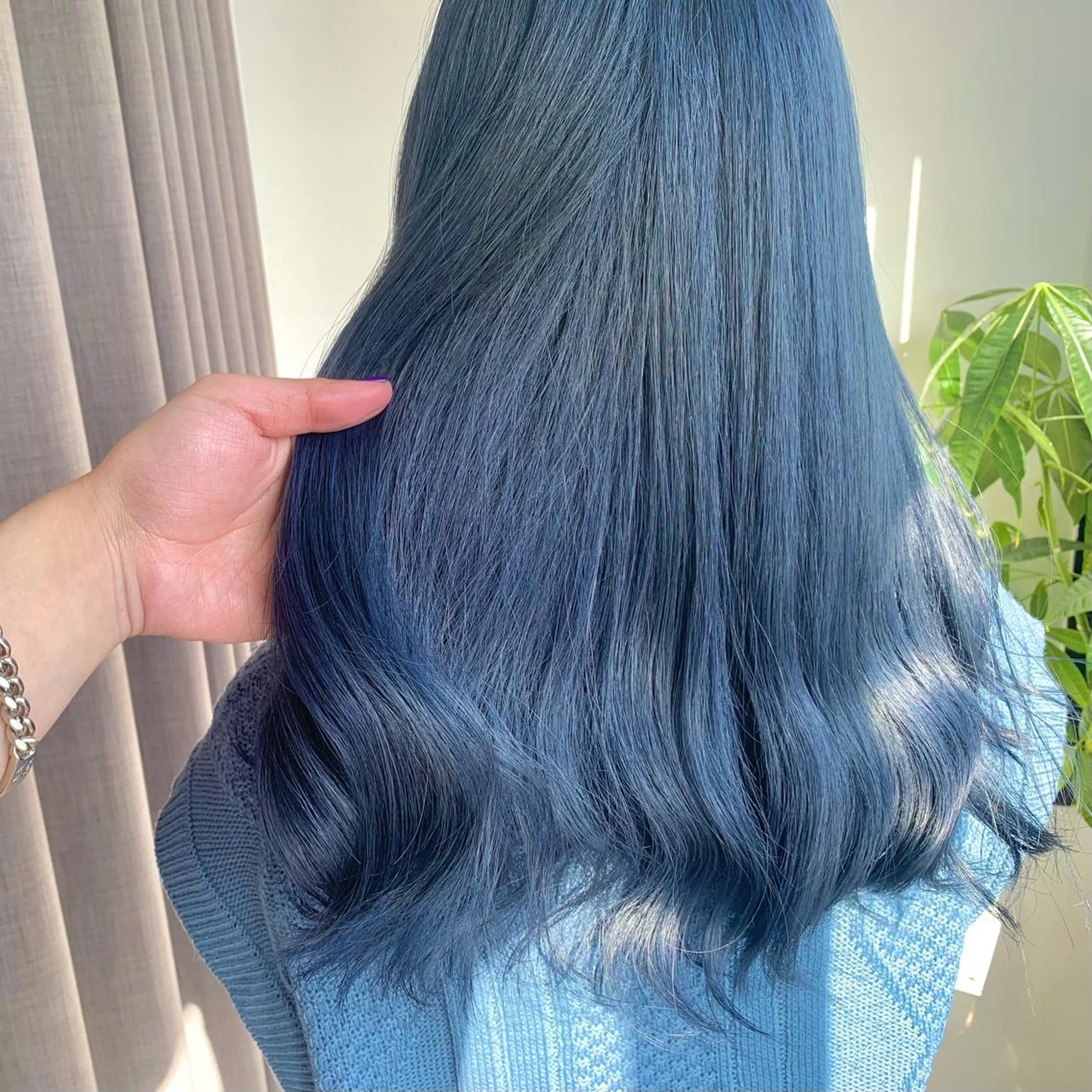 ロング カラー ブリーチ ブルーカラー ネイビーカラー ✅ケアブリーチ✅ トヨオカ ノブヒデのヘアスタイル