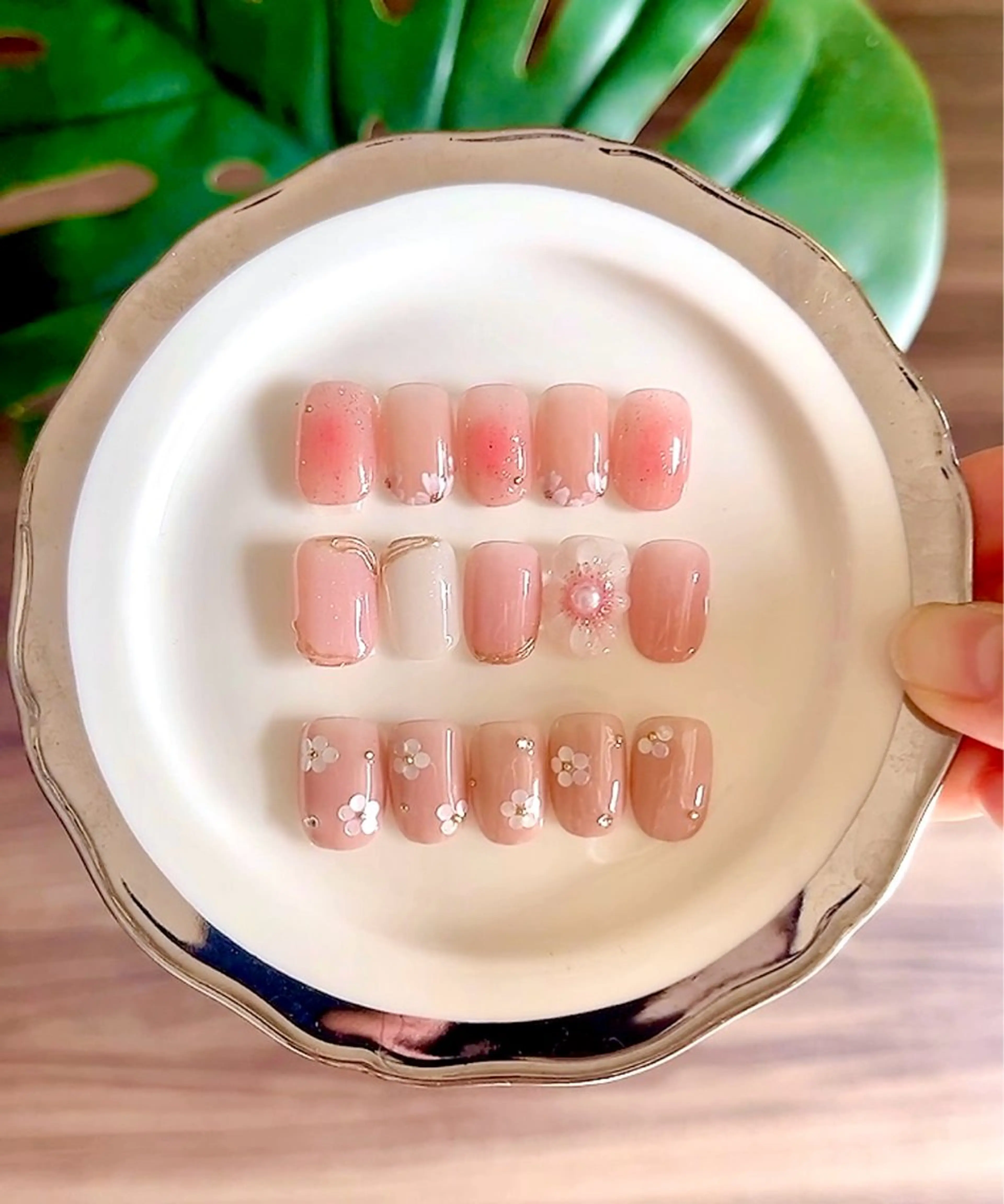 NEWメニュー🉐大人可愛い春ネイル🌸定額デザイン+甘皮ケア＋保湿オイルの写真