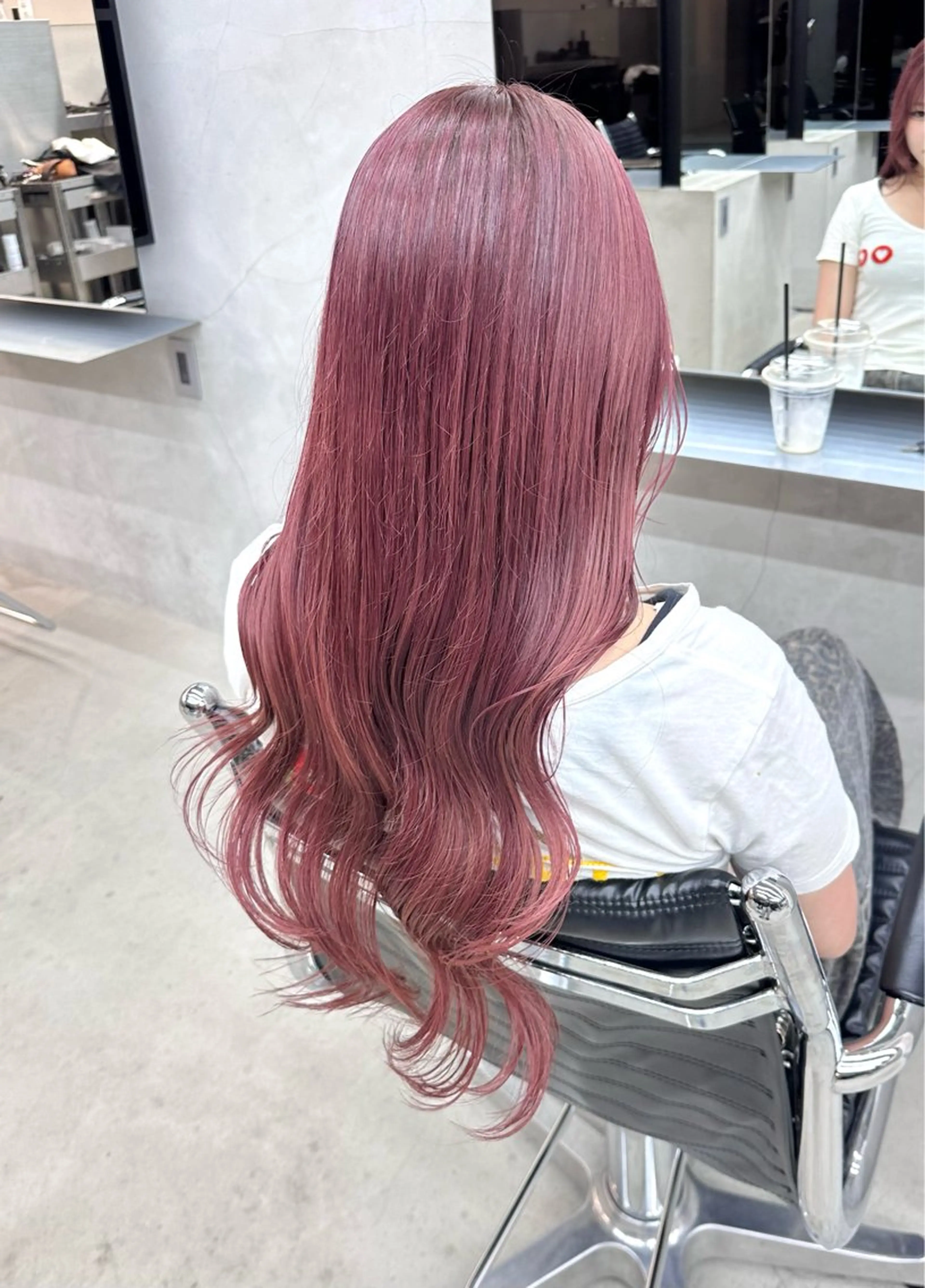 ロング カラー ブリーチ ピンクカラー 染谷 遥花のヘアスタイル