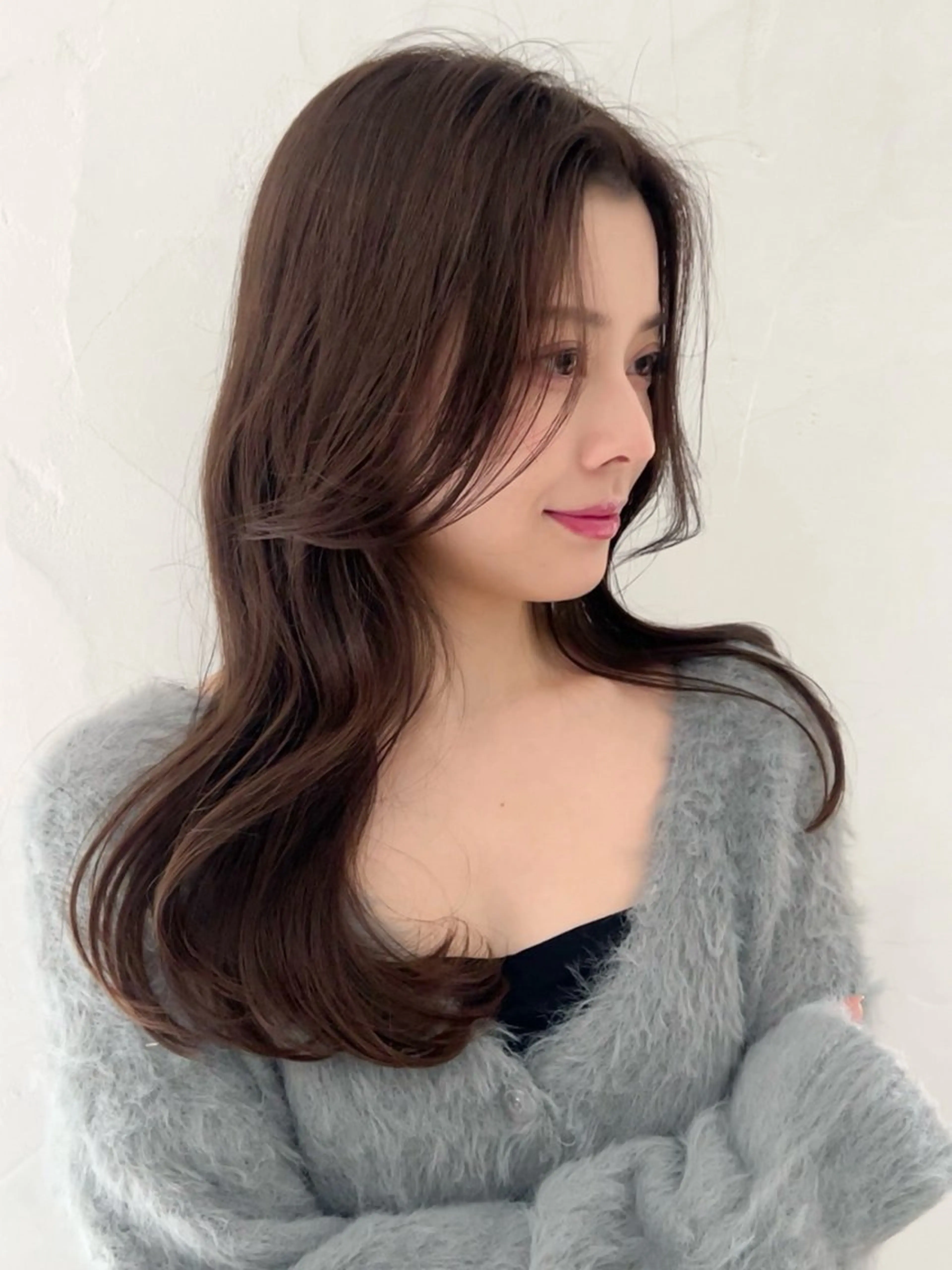 セミロング 顔まわりレイヤー ヨシンモリ 韓国風ヘア レイヤーカット サイドバング ハッシュカット/韓国 レイヤー/カハナのヘアスタイル