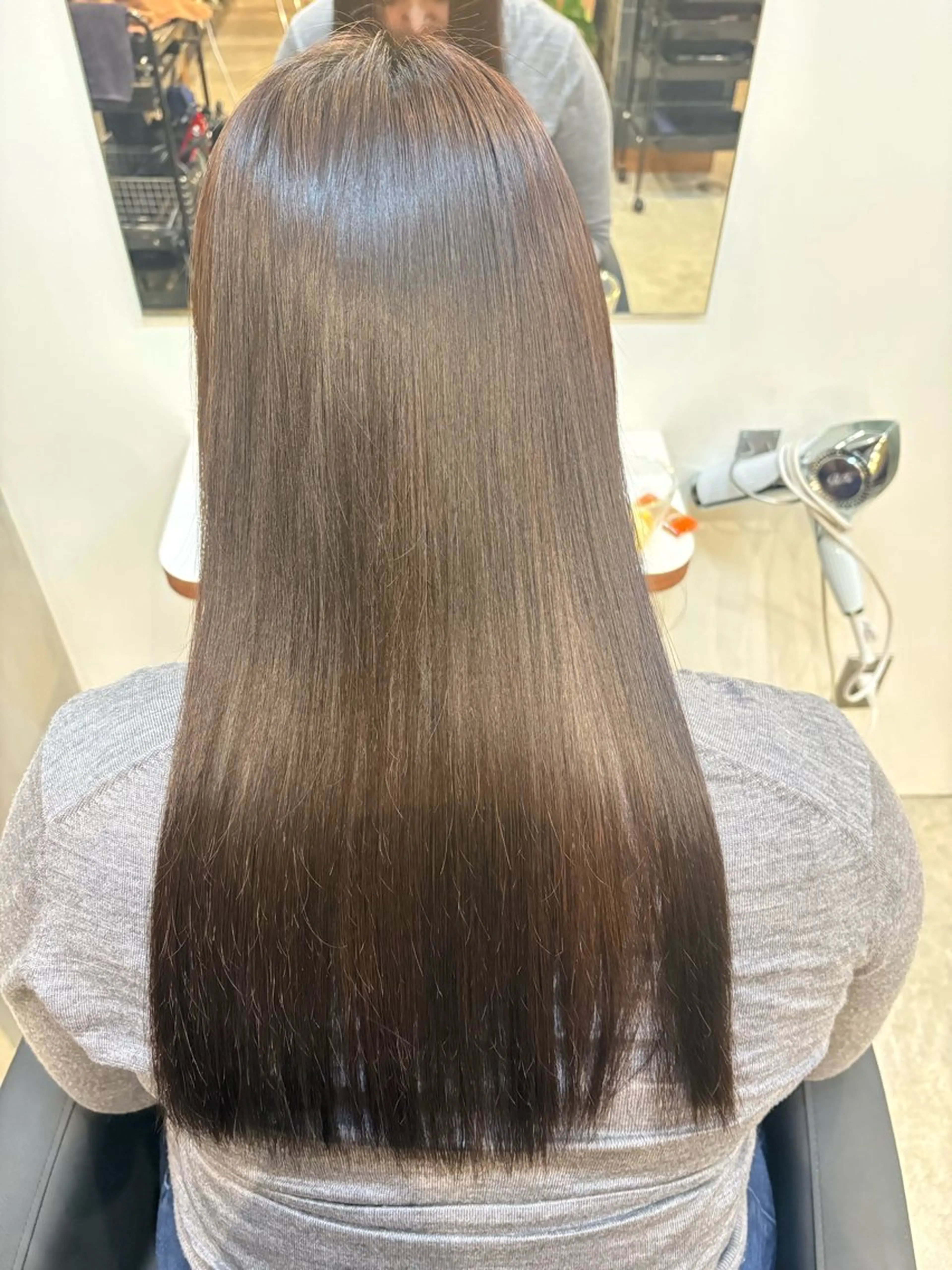 ロング 縮毛矯正 𝐩𝐞𝐚𝐤𝐲.所属・𝐩𝐞𝐚𝐤𝐲 ⋆⸜🧡⸝‍⋆菜々みのヘアスタイル