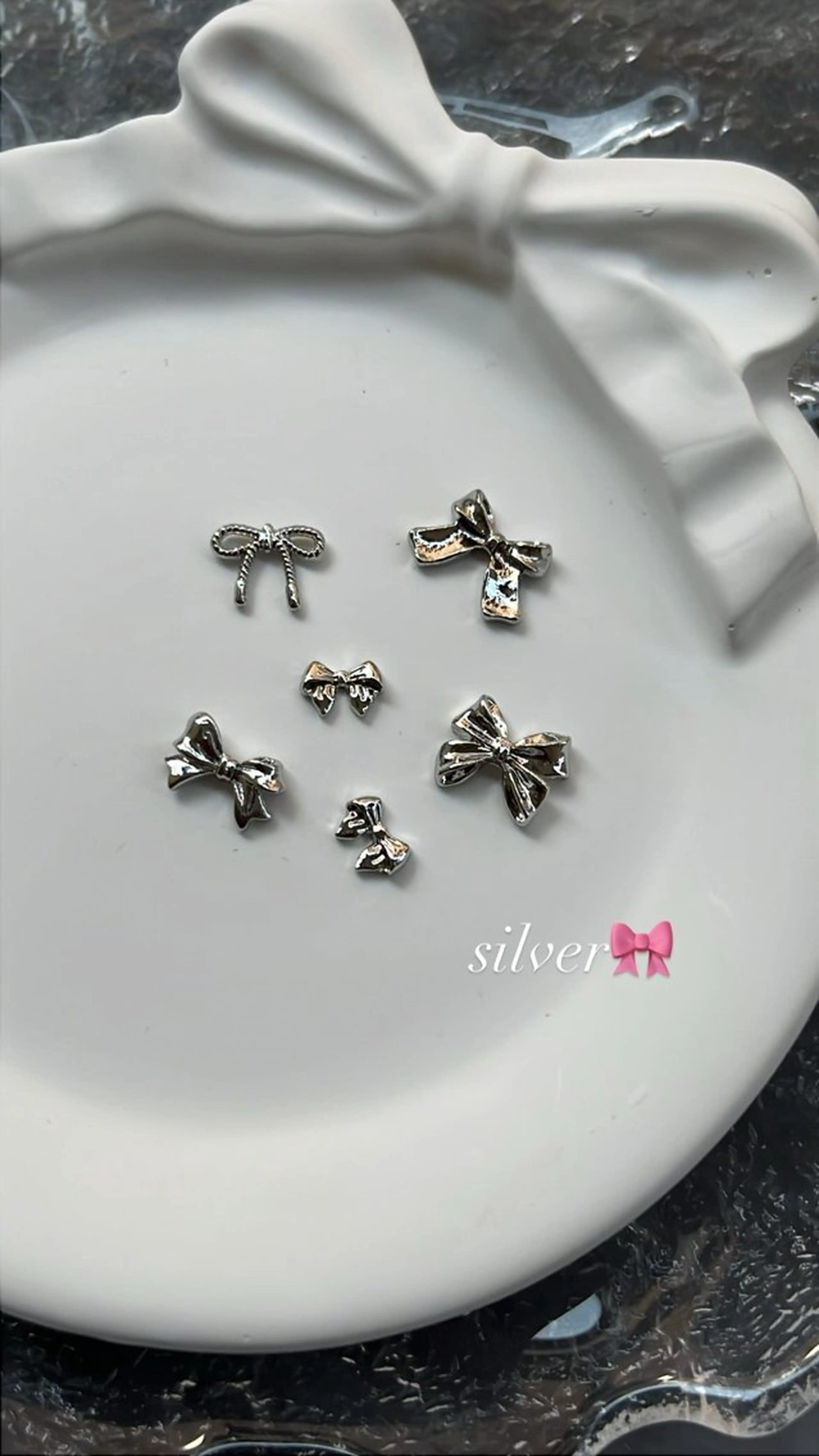 ネイル リボン シルバー ハンドネイル NailByua 武蔵新城徒歩4分のネイルデザイン