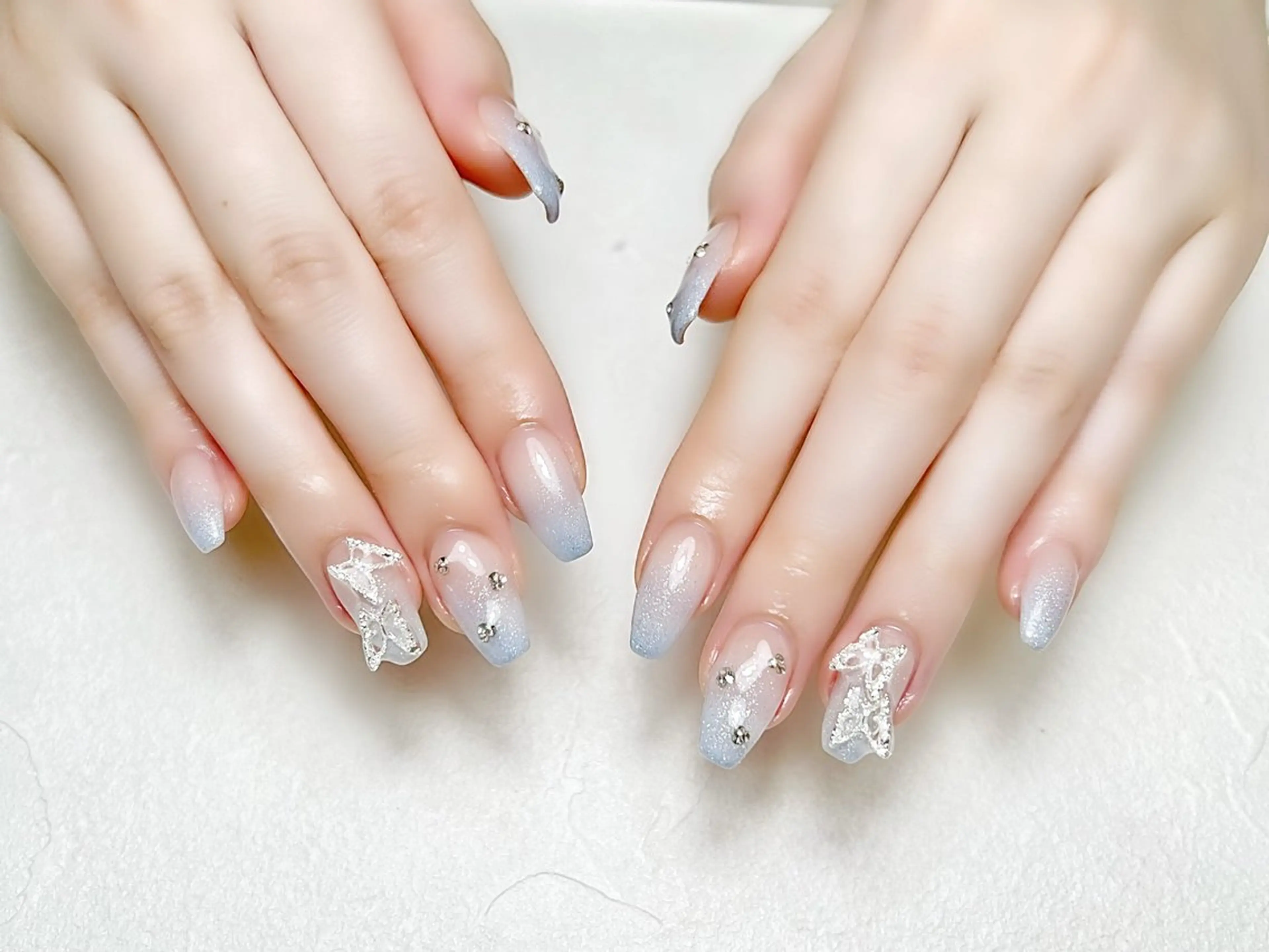ネイル ブルー グラデーション キラキラネイル 冬ネイル rouse nail RISATOのネイルデザイン