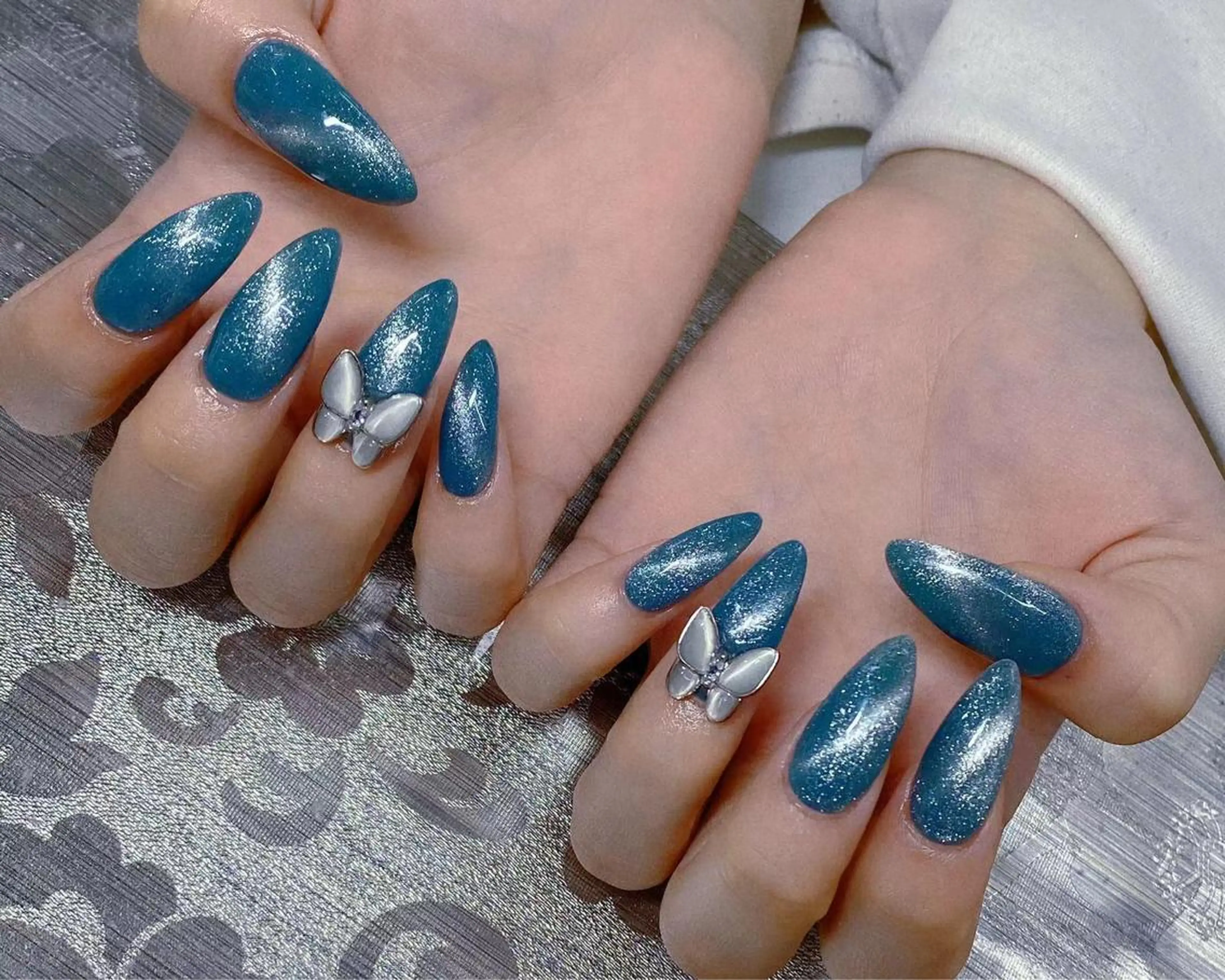 ネイル ハンドネイル I-nailロング /ワンホン/キラキラのネイルデザイン