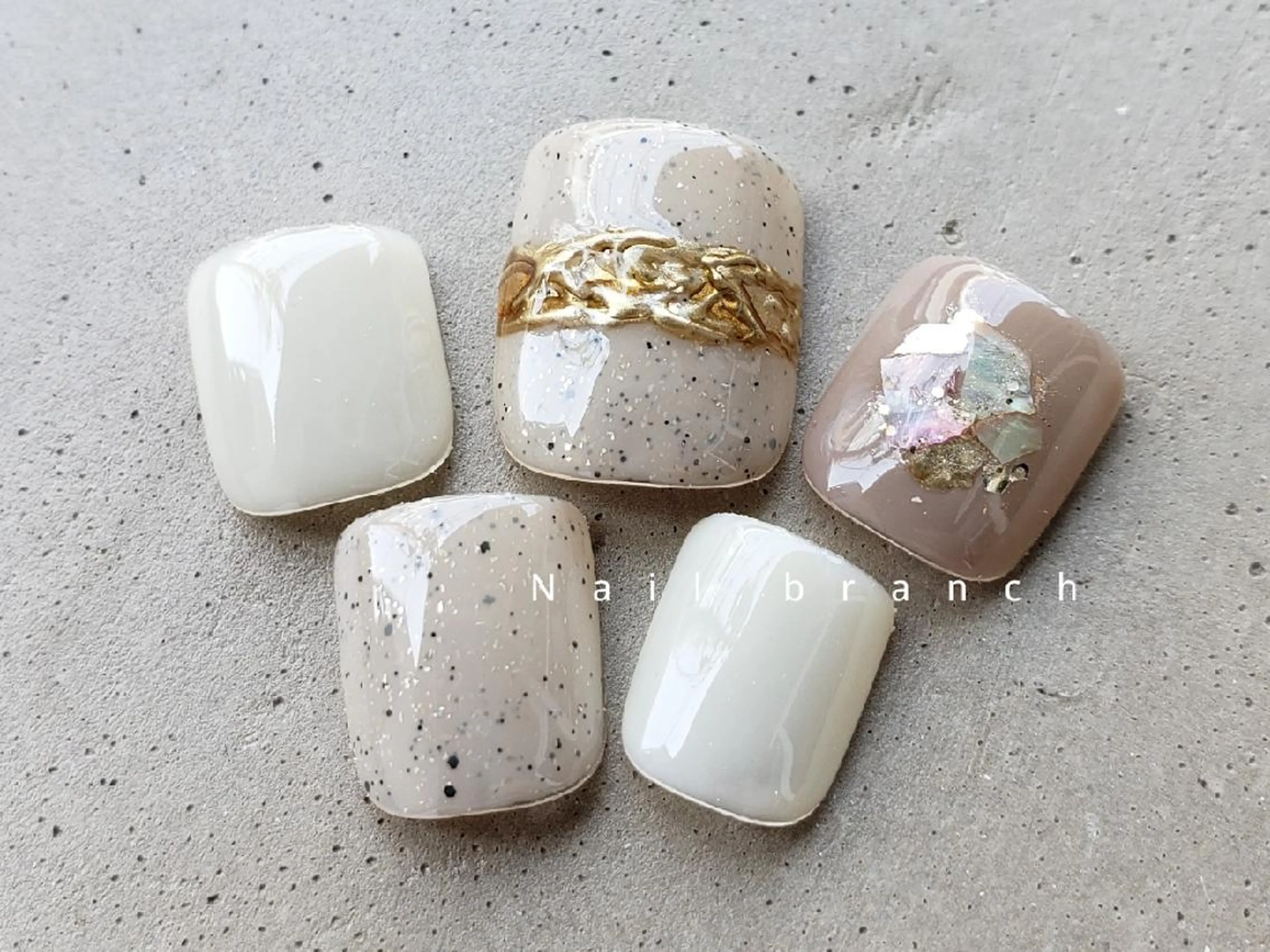 ミディアム カラー パーマ ヘアアレンジ アイブロウ マツエク・マツパ ネイル Nail branchのネイルデザイン