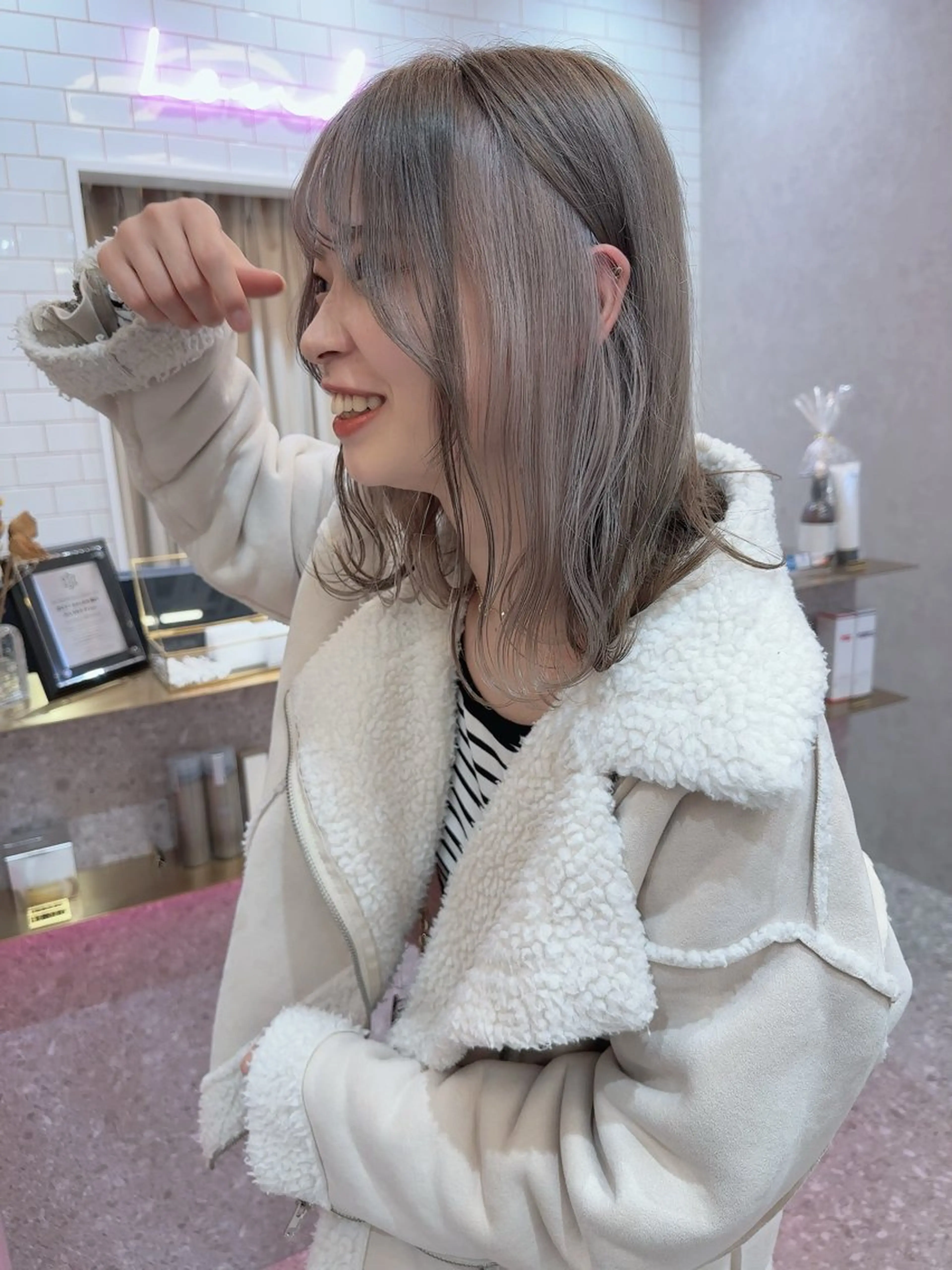 セミロング 縮毛矯正 VEGA天神 ブリーチのヘアスタイル