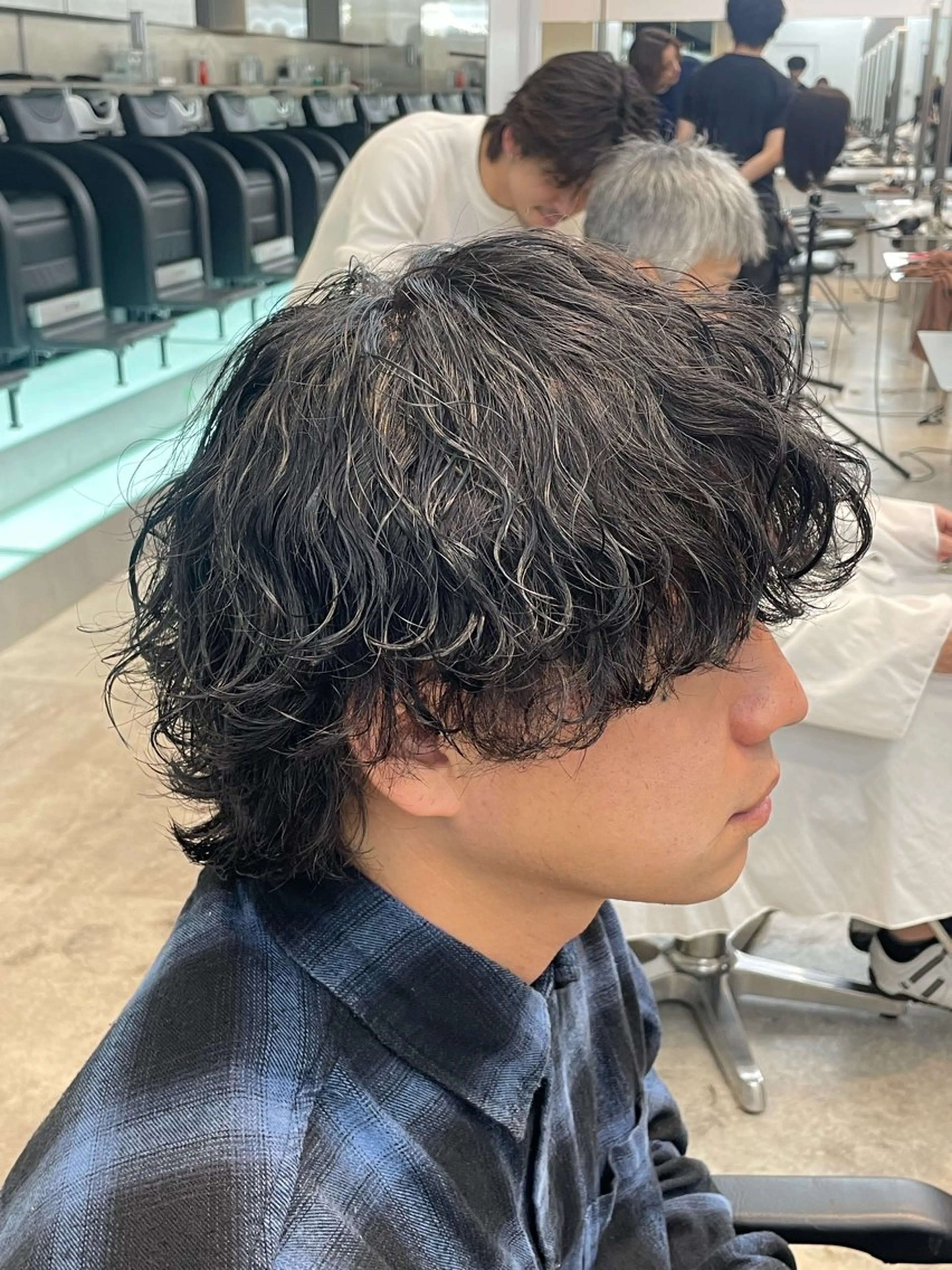 ショート パーマ メンズ 波巻きパーマ メンズウルフカット ウルフカット メンズ特化型美容師 sakuraのヘアスタイル