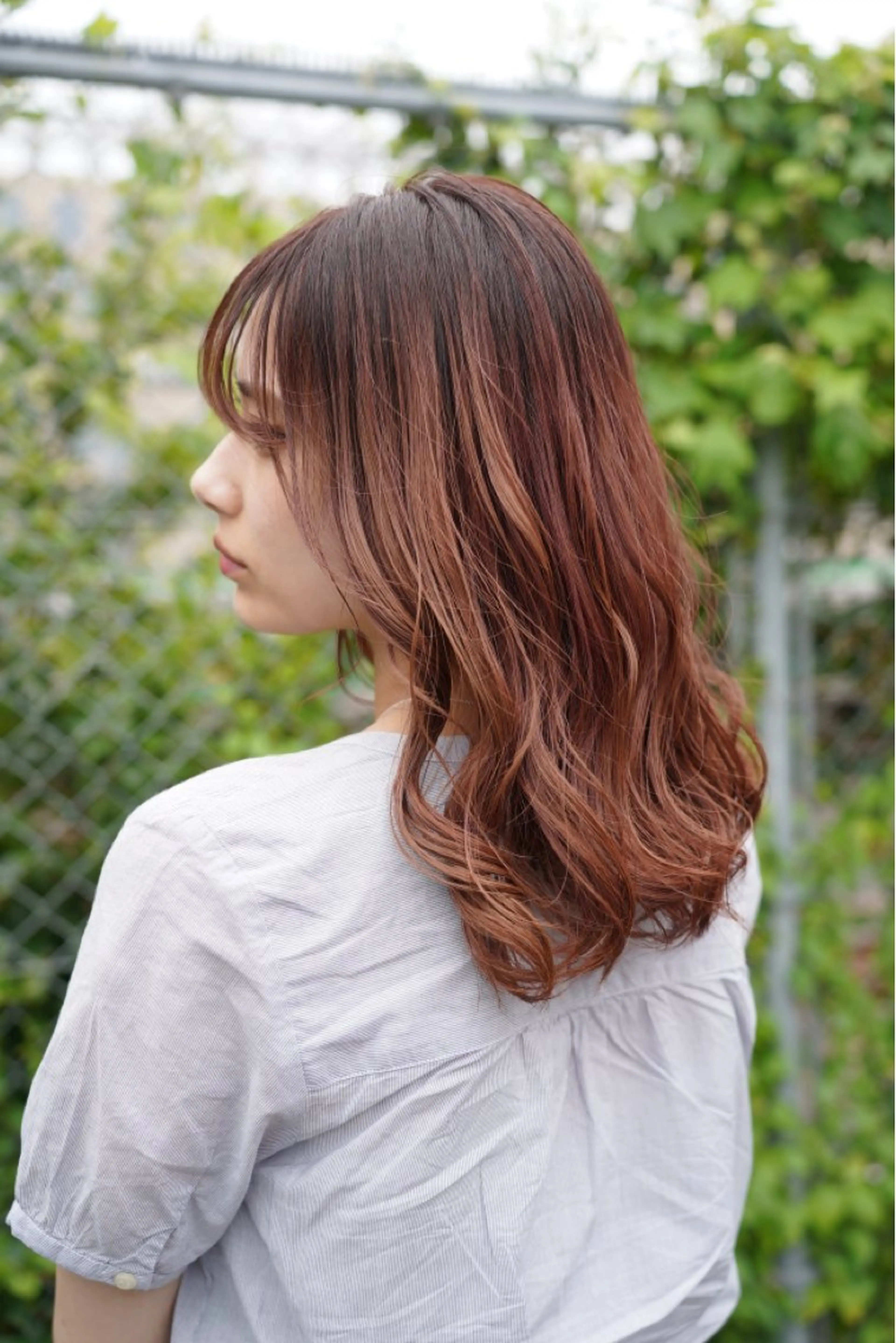 セミロング YUZUKI/艶カラ ー/丸みショートのヘアスタイル