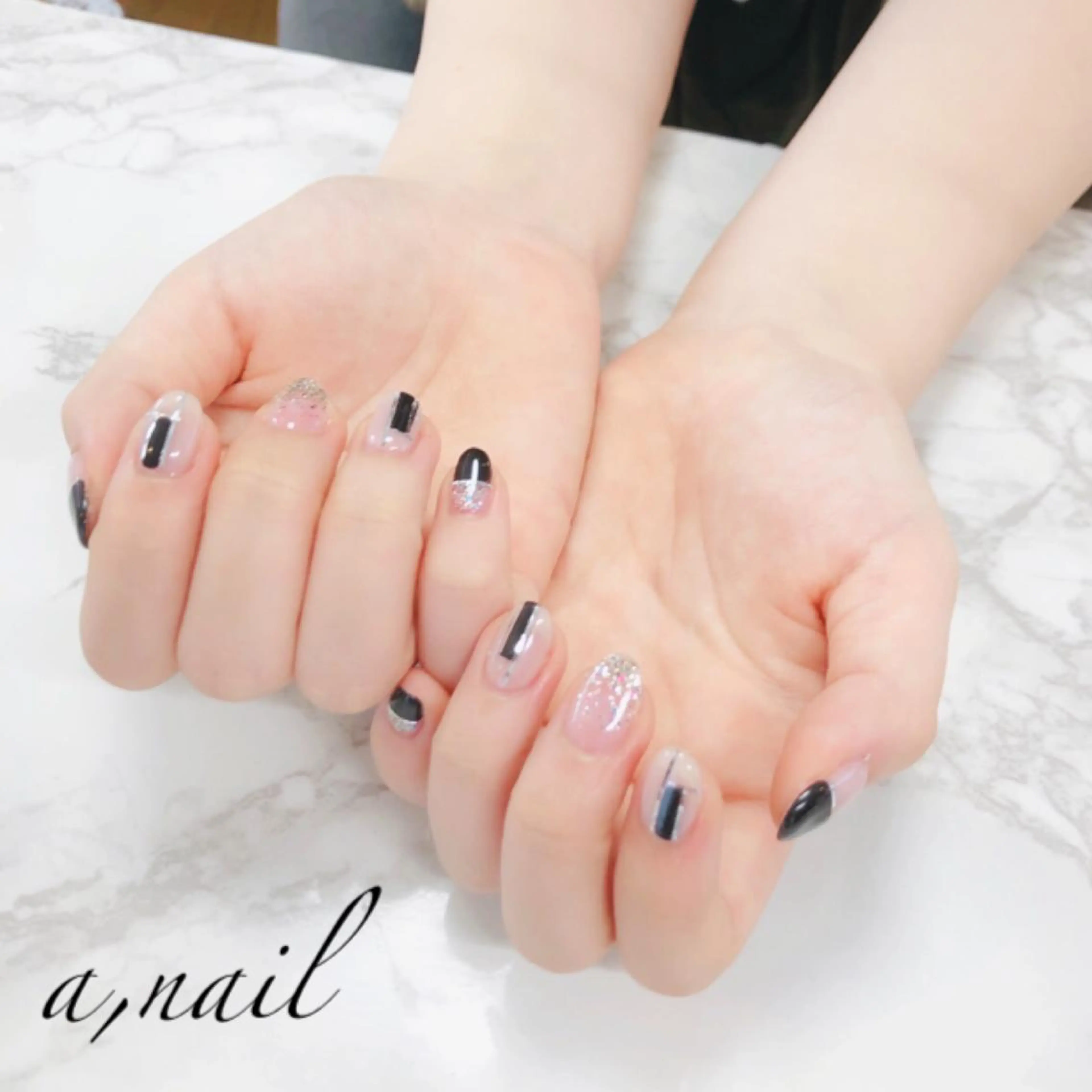 ネイル フットネイル ラメ(グリッター) ニュアンスネイル オフィスネイル ワンカラーネイル ハンドネイル ネイルサロン エーネイルのネイルデザイン