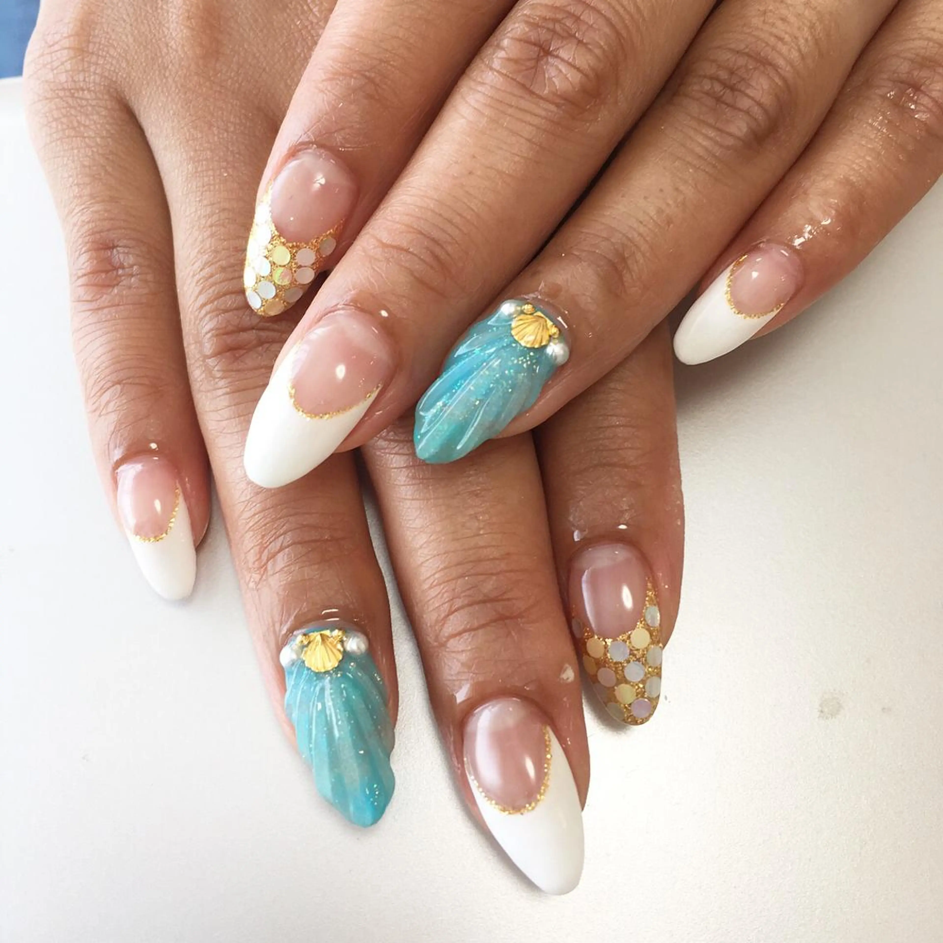 ネイル フレンチネイル ホログラムネイル キラキラネイル シンプルネイル 夏ネイル Petit Fleur所属・青柳 亜梨奈のマツエク・マツパデザイン