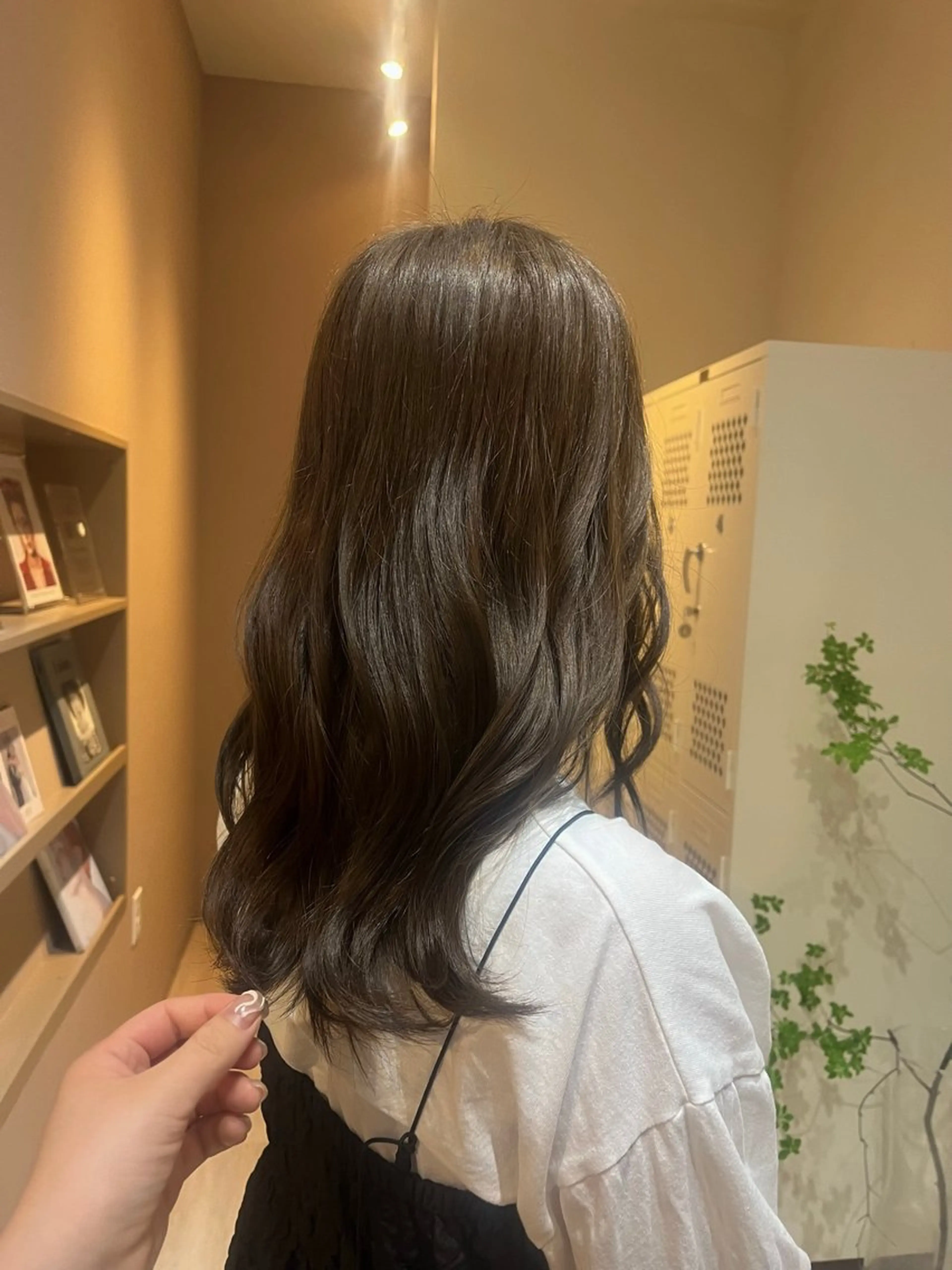 艶カラー+極上アロマヘッドスパ20分🌱お好きなアロマの香りで疲れた身体を癒します♪(ロング料金+550円)の写真