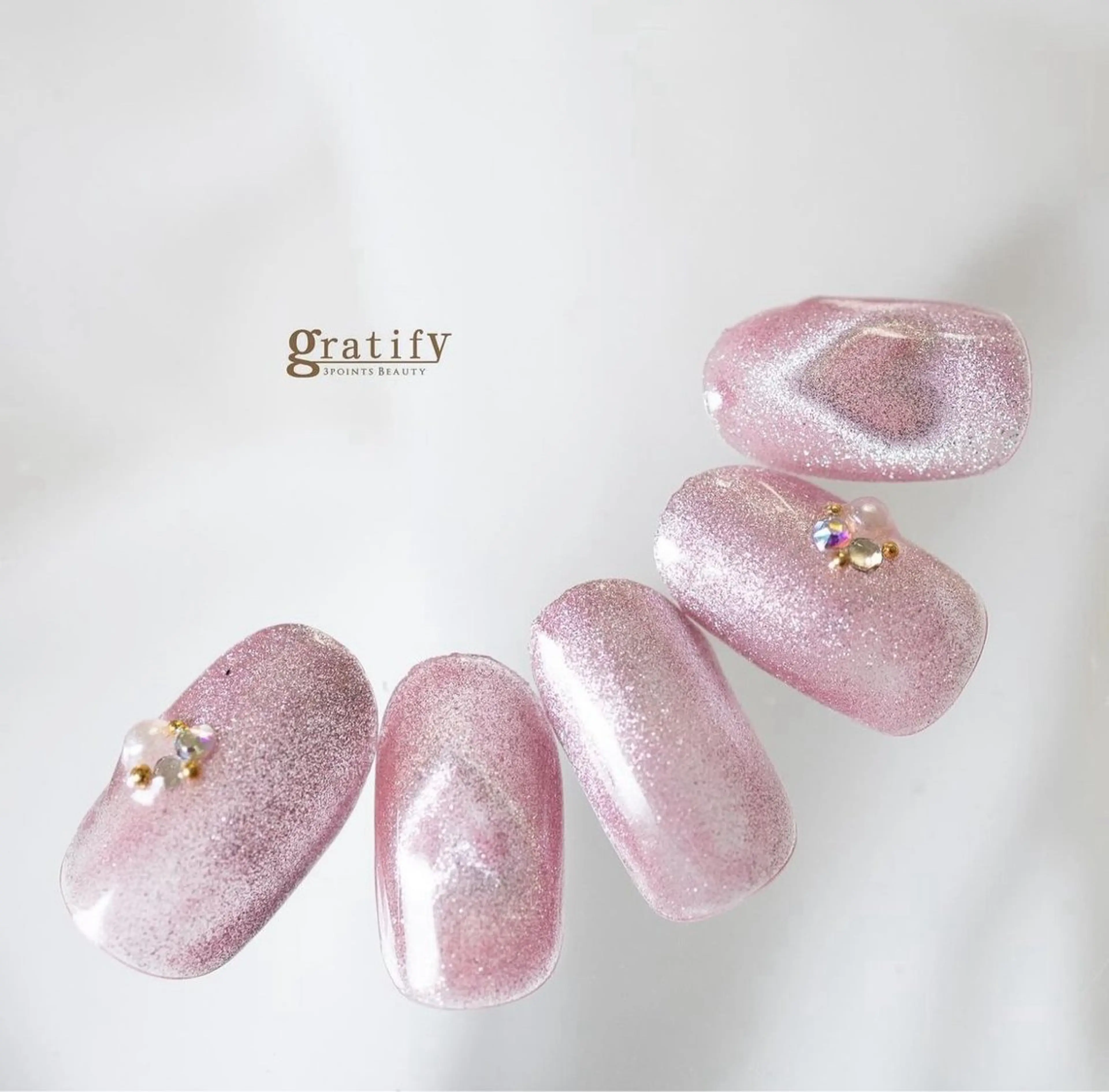 ネイル gratify 本店所属・ROSALIE Sakiのネイルデザイン