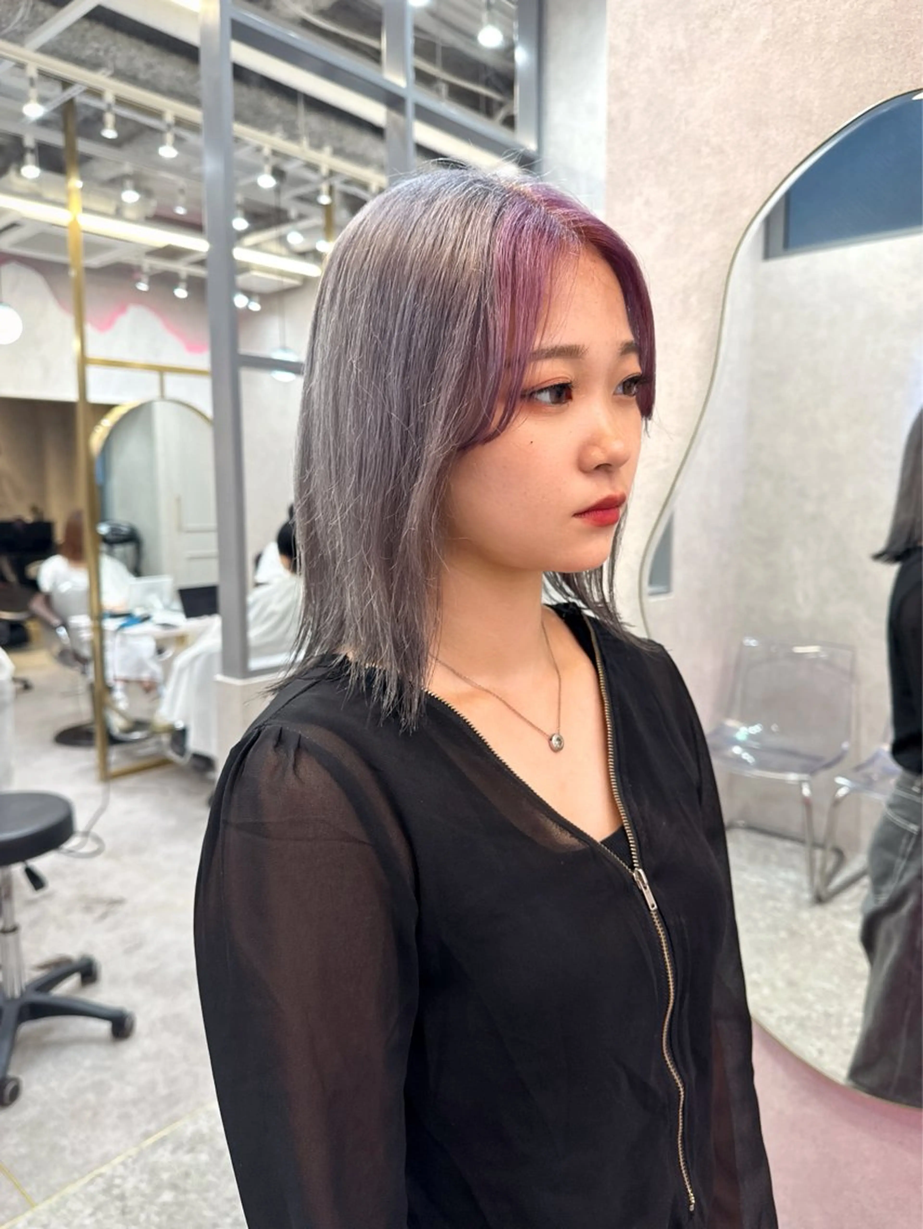 ミディアム ヘアカラー yuuto🌈 冬の透け感カラーのヘアスタイル