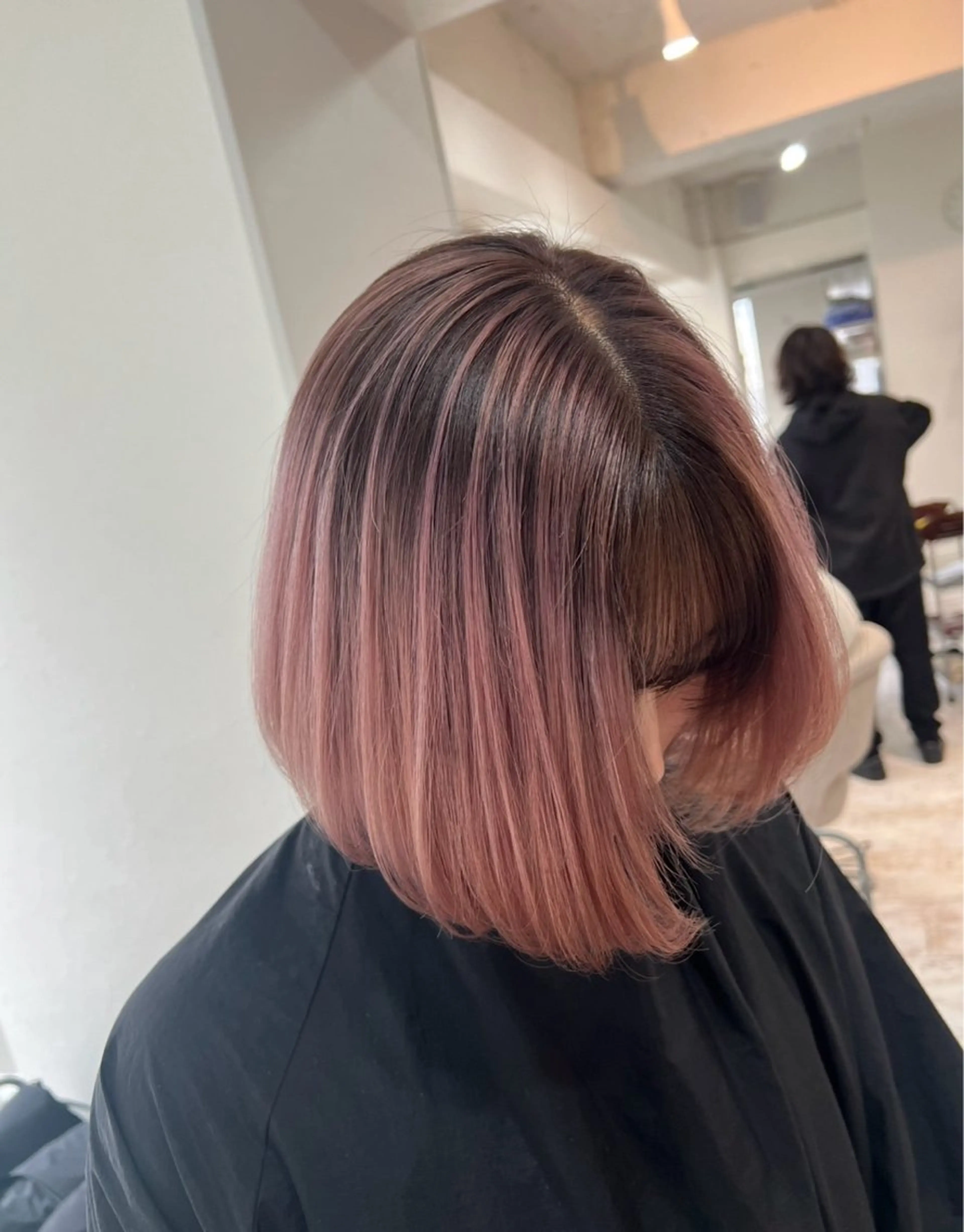 ショート カラー バレイヤージュ ベージュカラー ピンクカラー ピンクベージュ レイヤーカット ヘアカラー トリートメント ROBIN所属・指名数No.1 /NAOYAのヘアスタイル