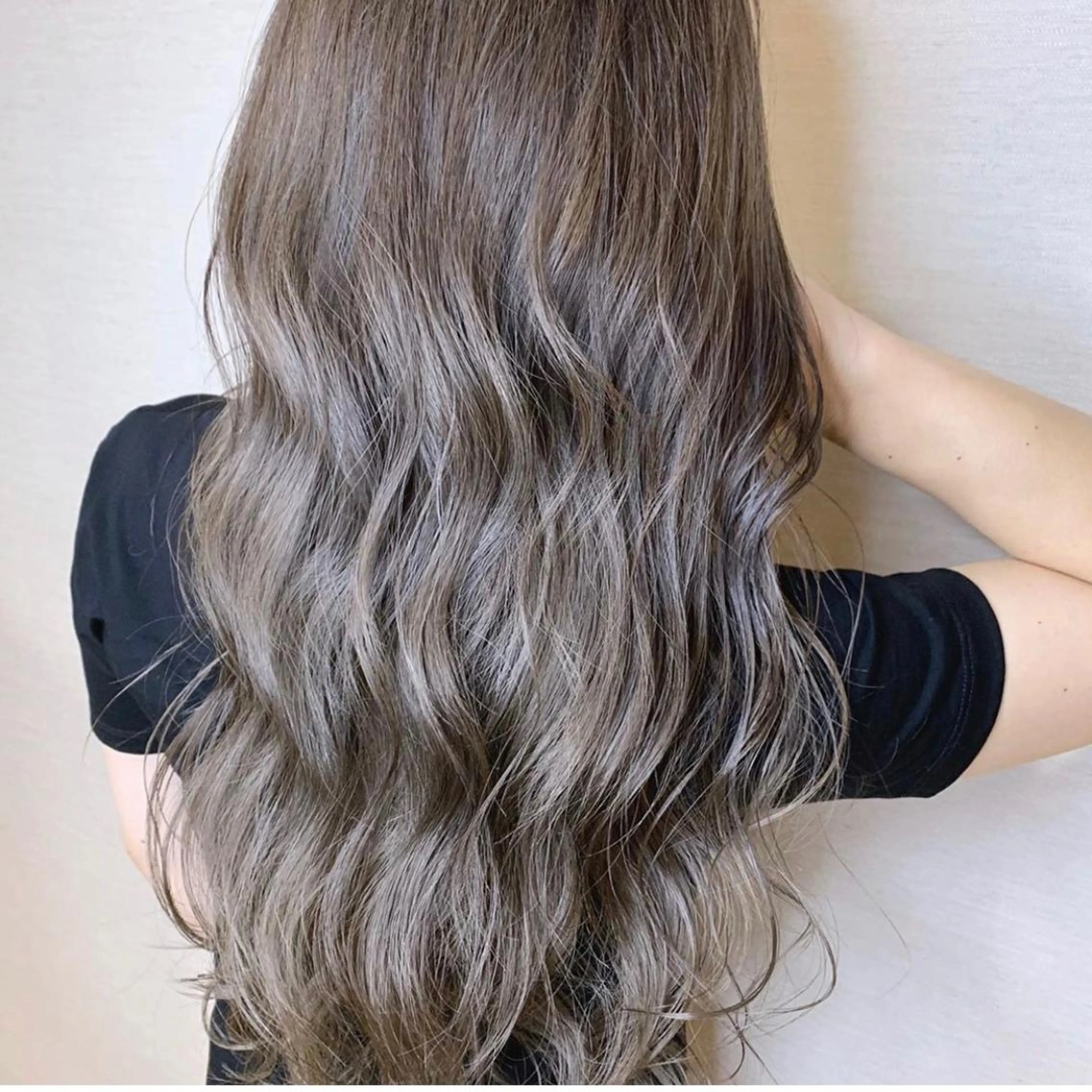 ミディアム ブリーチなしダブル/ レイヤーカット 小棹のヘアスタイル