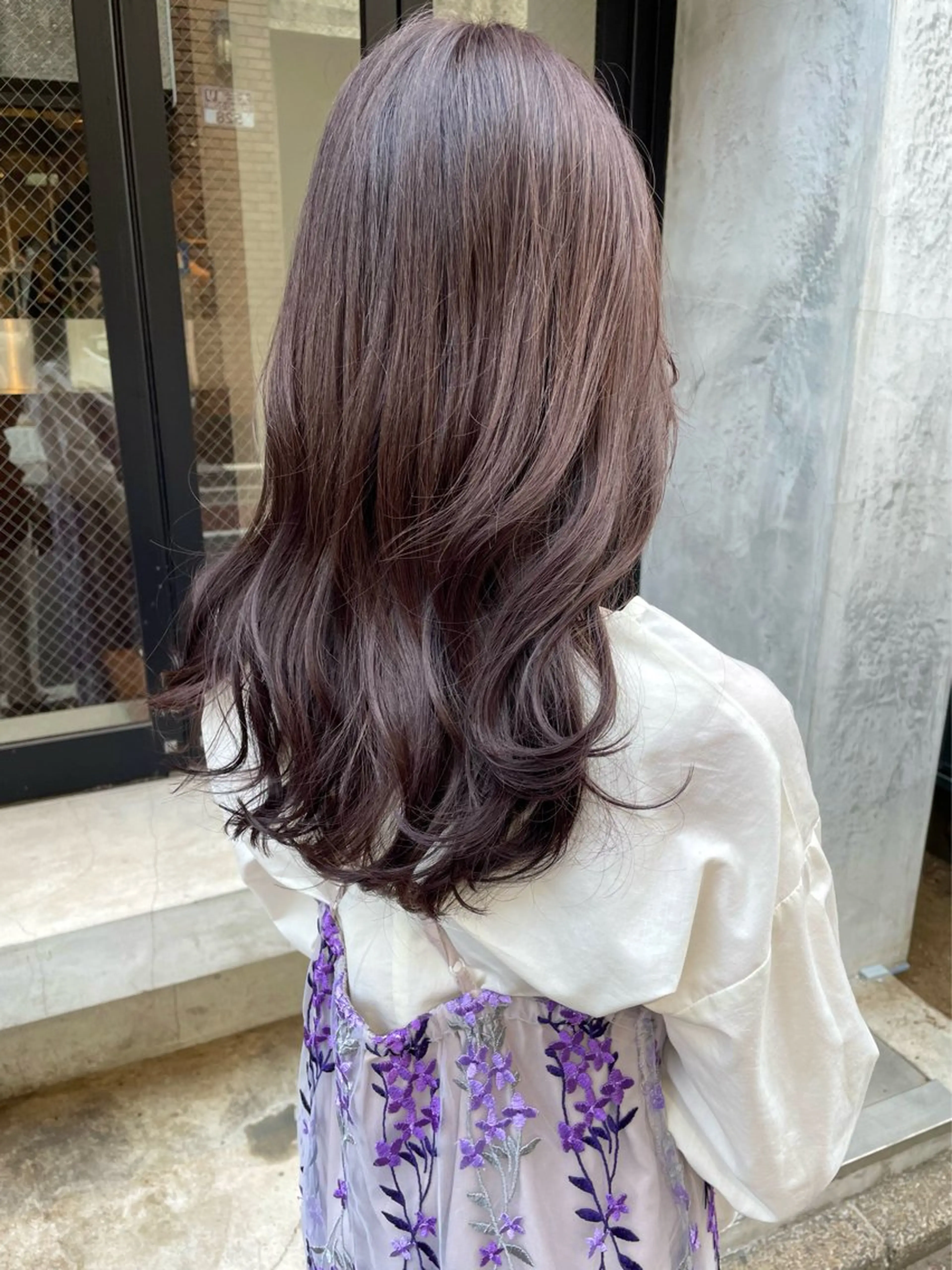 セミロング カラー 🩰オリーブ/ ベージュ松本咲花🩰のヘアスタイル