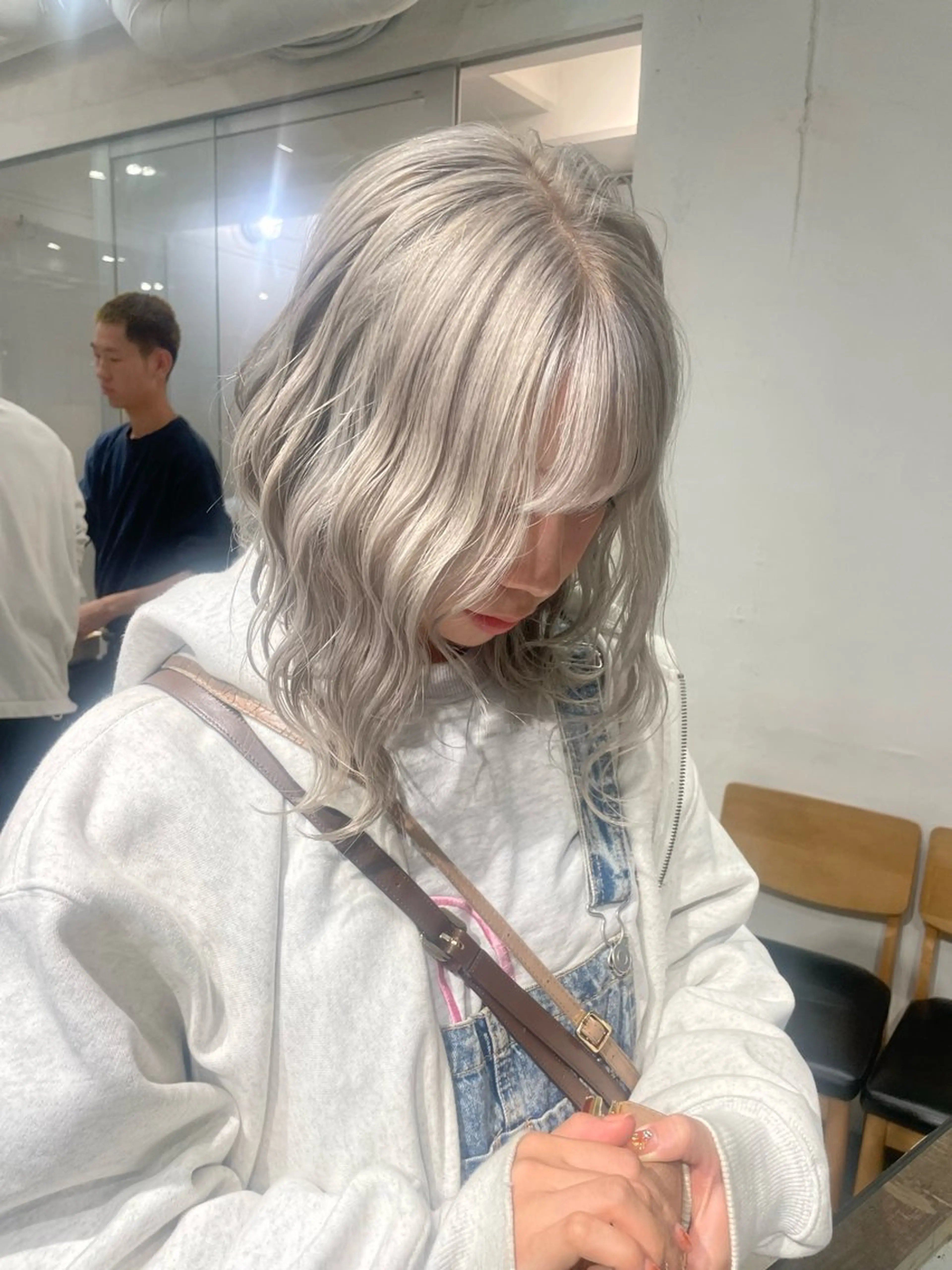 ミディアム カラー ミディアムパーマ ブリーチ ダブルカラー イヤリングカラー ハイライトカラー ヘアカラー トリートメント スパイラルパーマ 🌐hina⭐️のヘアスタイル