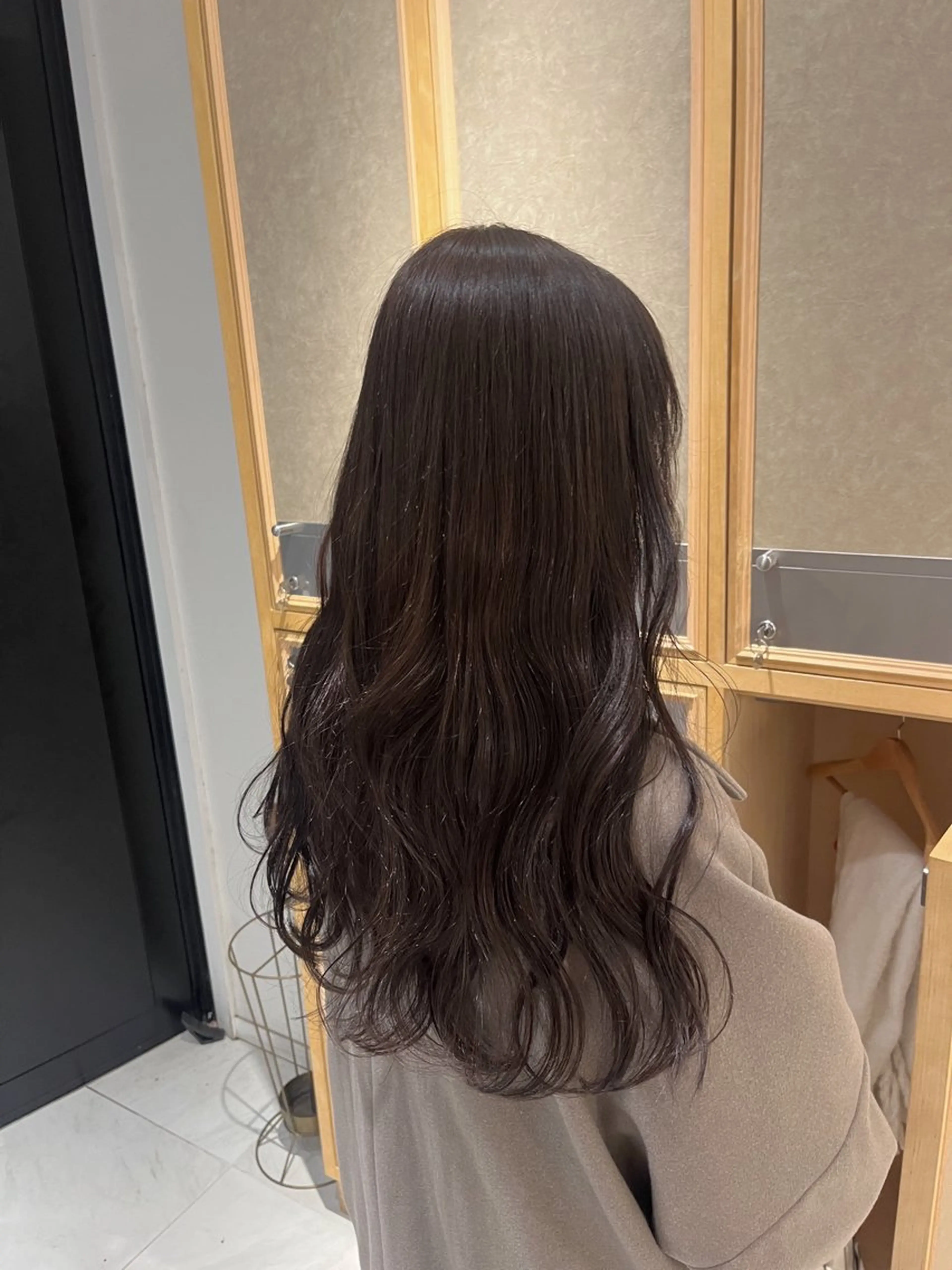 ロング カラー ダークグレー ダークグレージュ グレージュ ナミ🩶暗髪/暖色 ❤️/透明感/縮毛のヘアスタイル